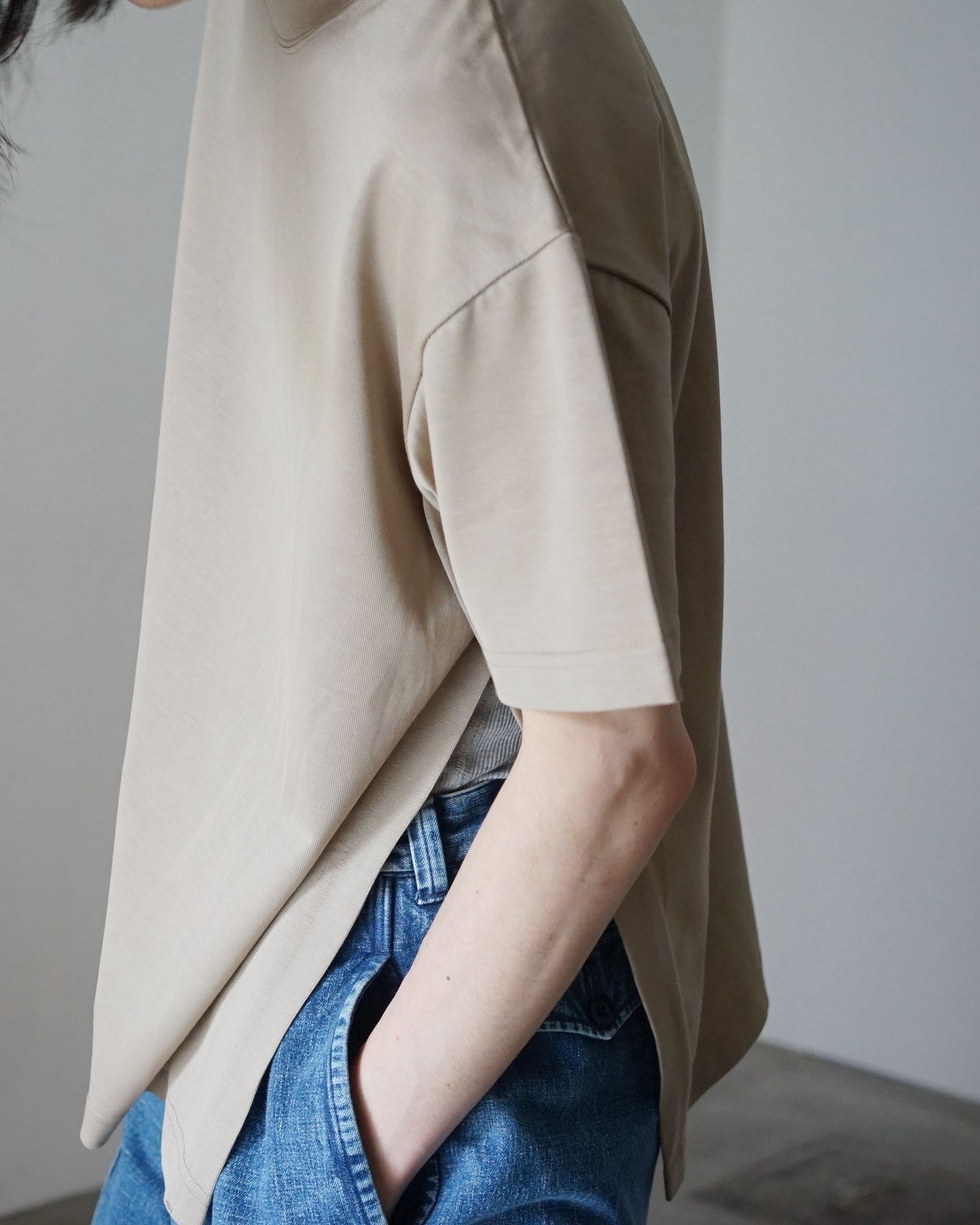 roundabout / slit Tshirts "BEIGE"