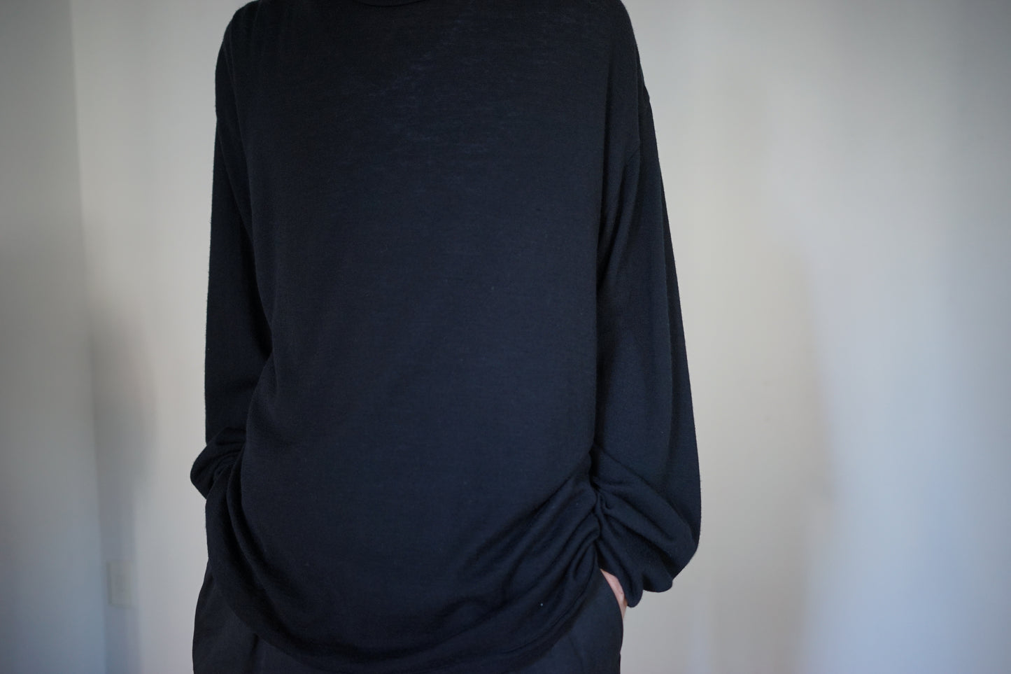 ulterior / SUPER FINE WOOL COTTON L/S "BLACK"