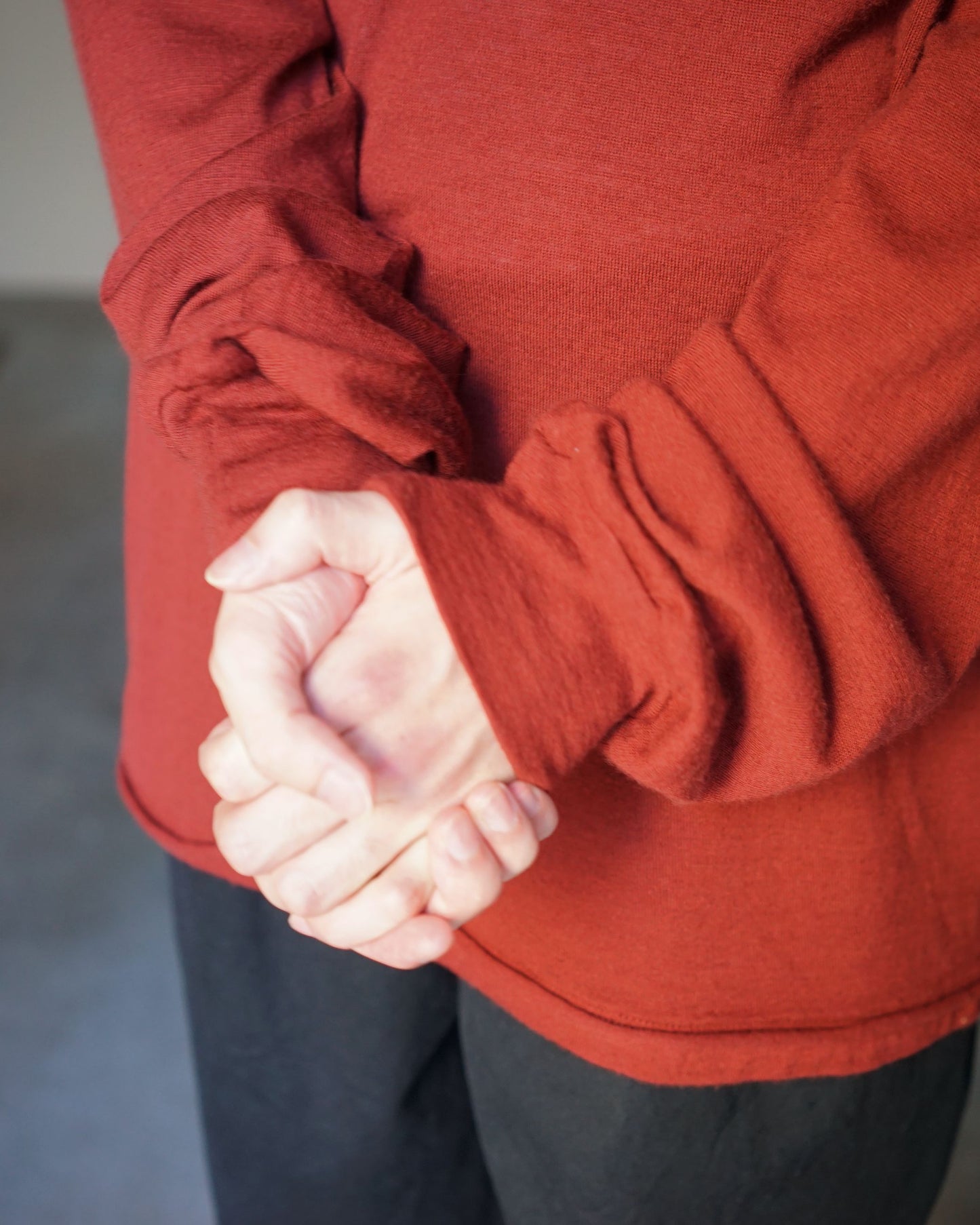 ulterior / SUPER FINE WOOL COTTON L/S "RED WOOD"