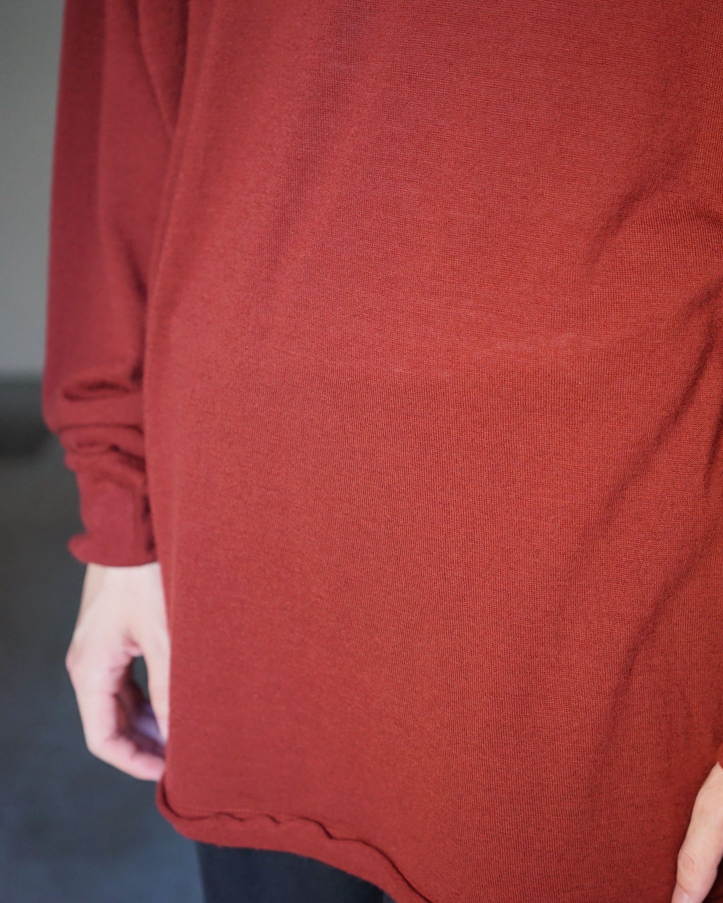 ulterior / SUPER FINE WOOL COTTON L/S "RED WOOD"