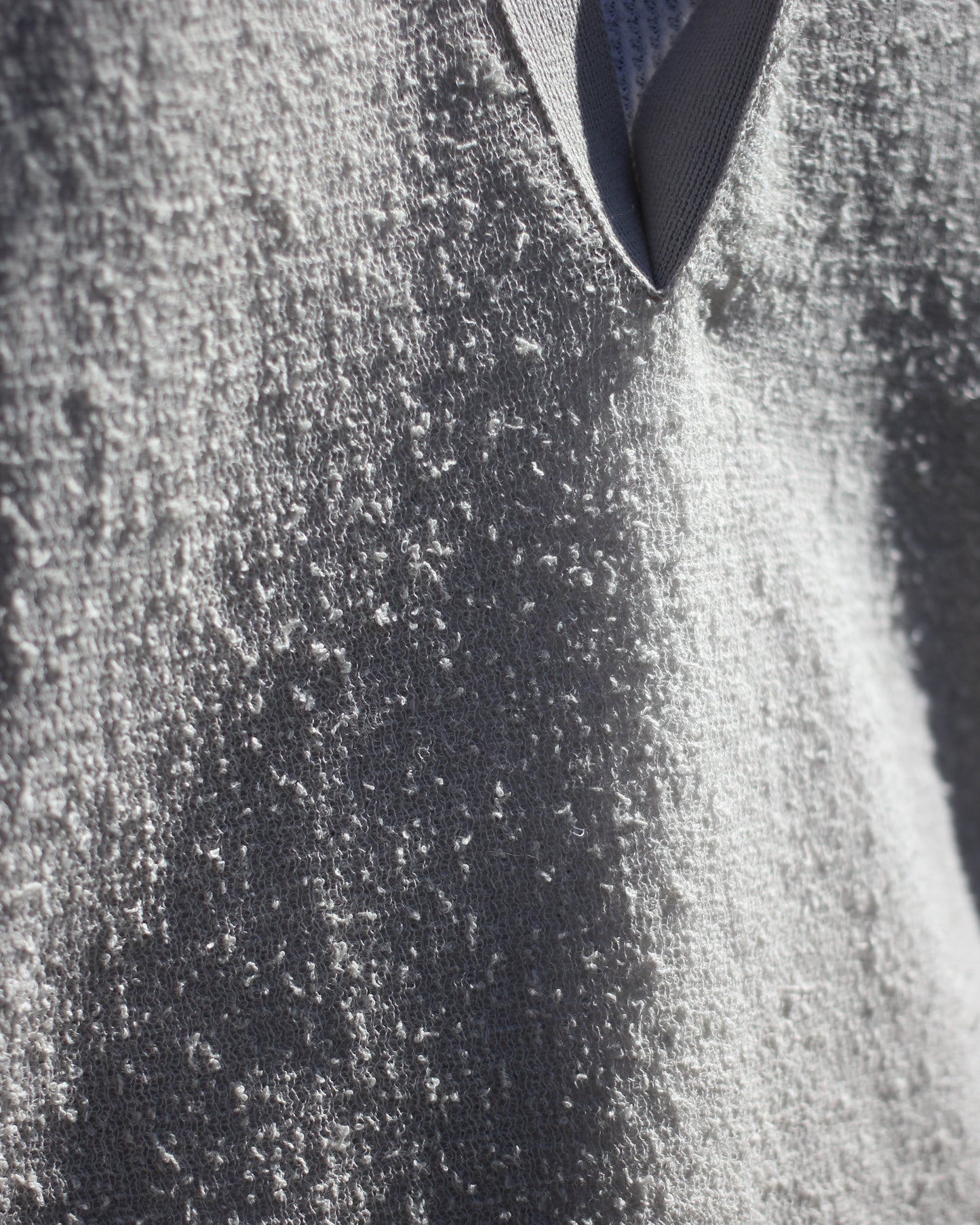 ssstein/SHEER LIGHT KNIT SKIPPER LS "PALE GREY"