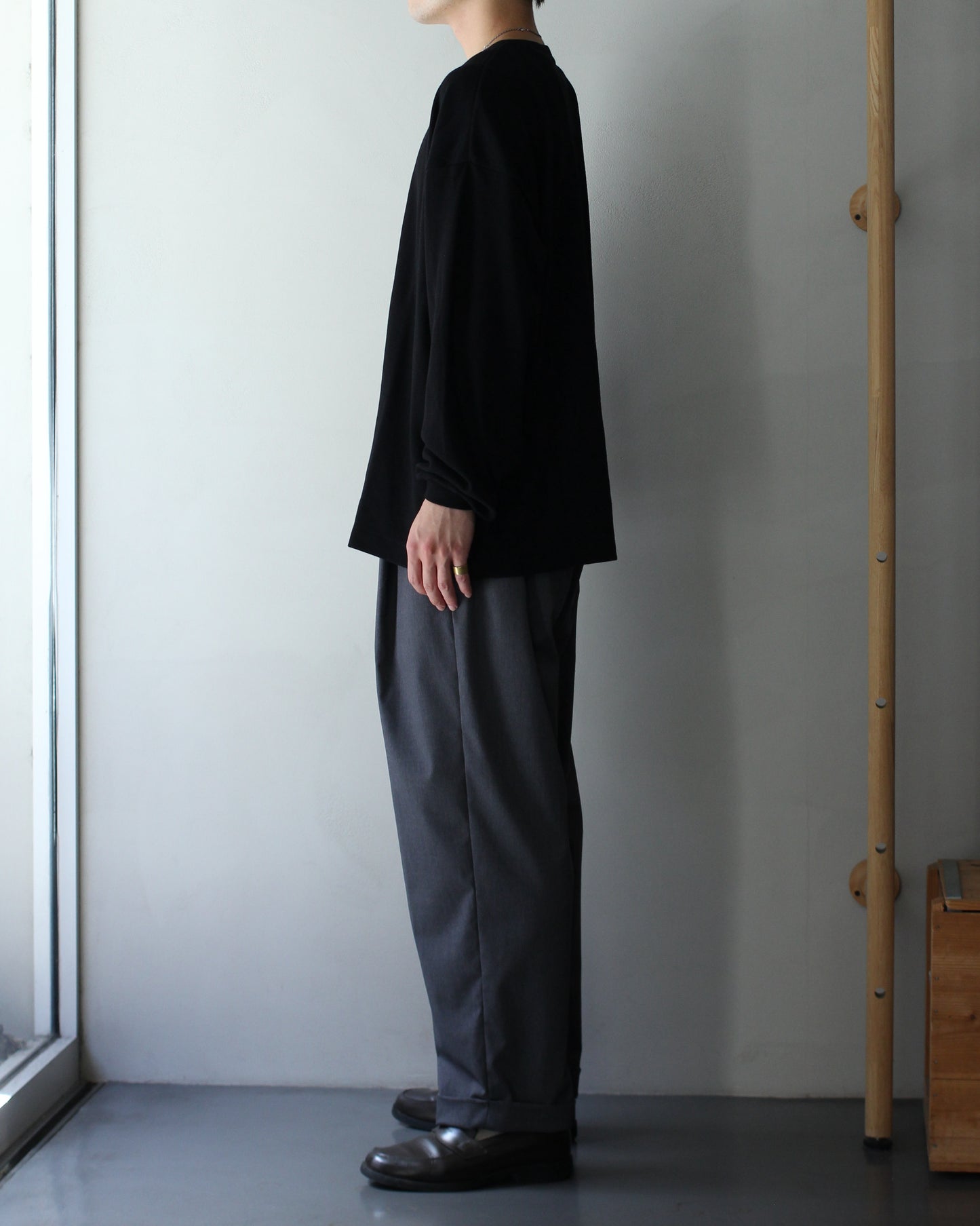 ULTERIOR / C/CASH HONEYCOMB HENLEY-NECK TOP "BLACK"
