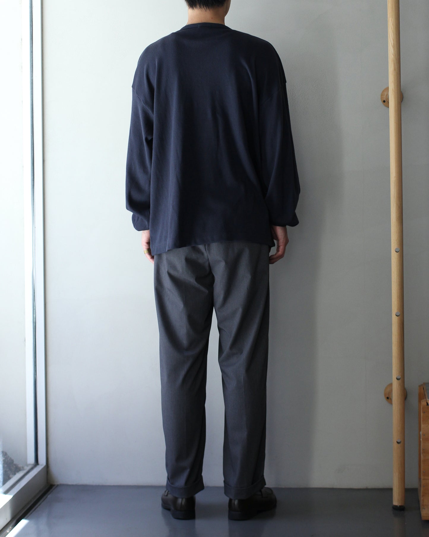 ULTERIOR / C/CASH HONEYCOMB HENLEY-NECK TOP "BLUE GREY"