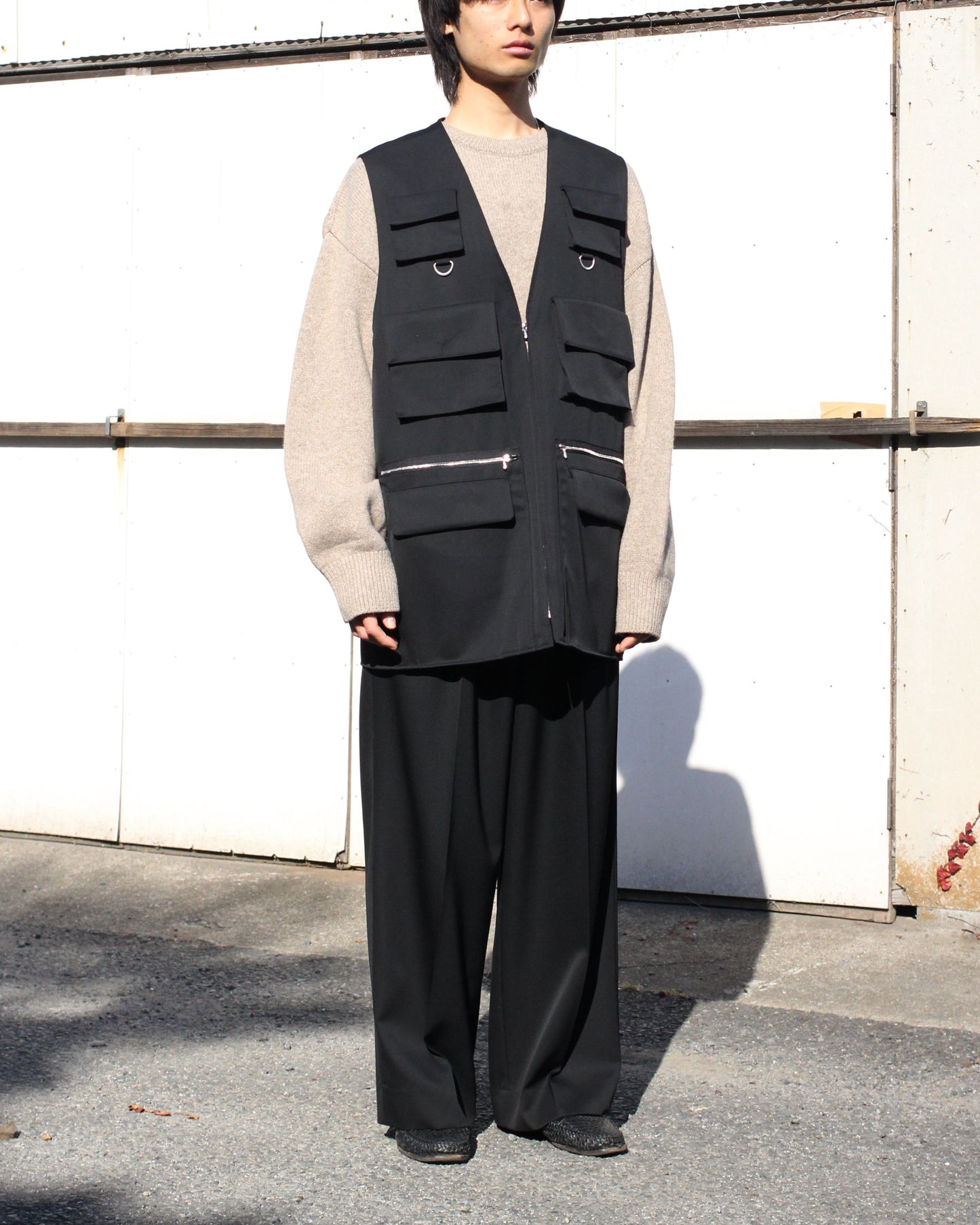 stein / OVERSIZED MULTI POCKET VEST "BLACK"