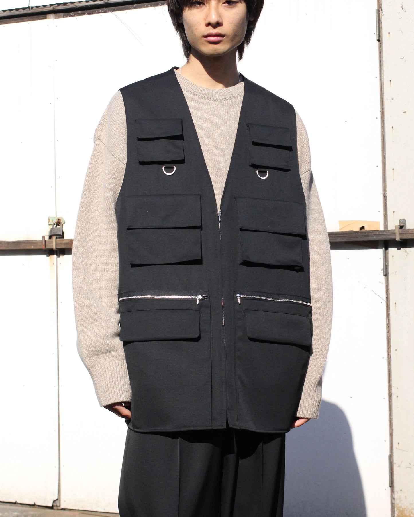 stein / OVERSIZED MULTI POCKET VEST "BLACK"