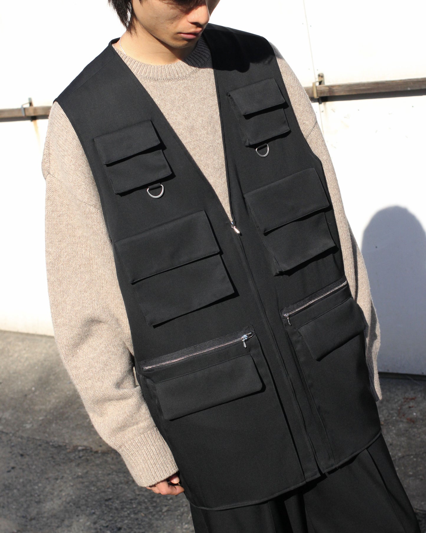 stein / OVERSIZED MULTI POCKET VEST "BLACK"