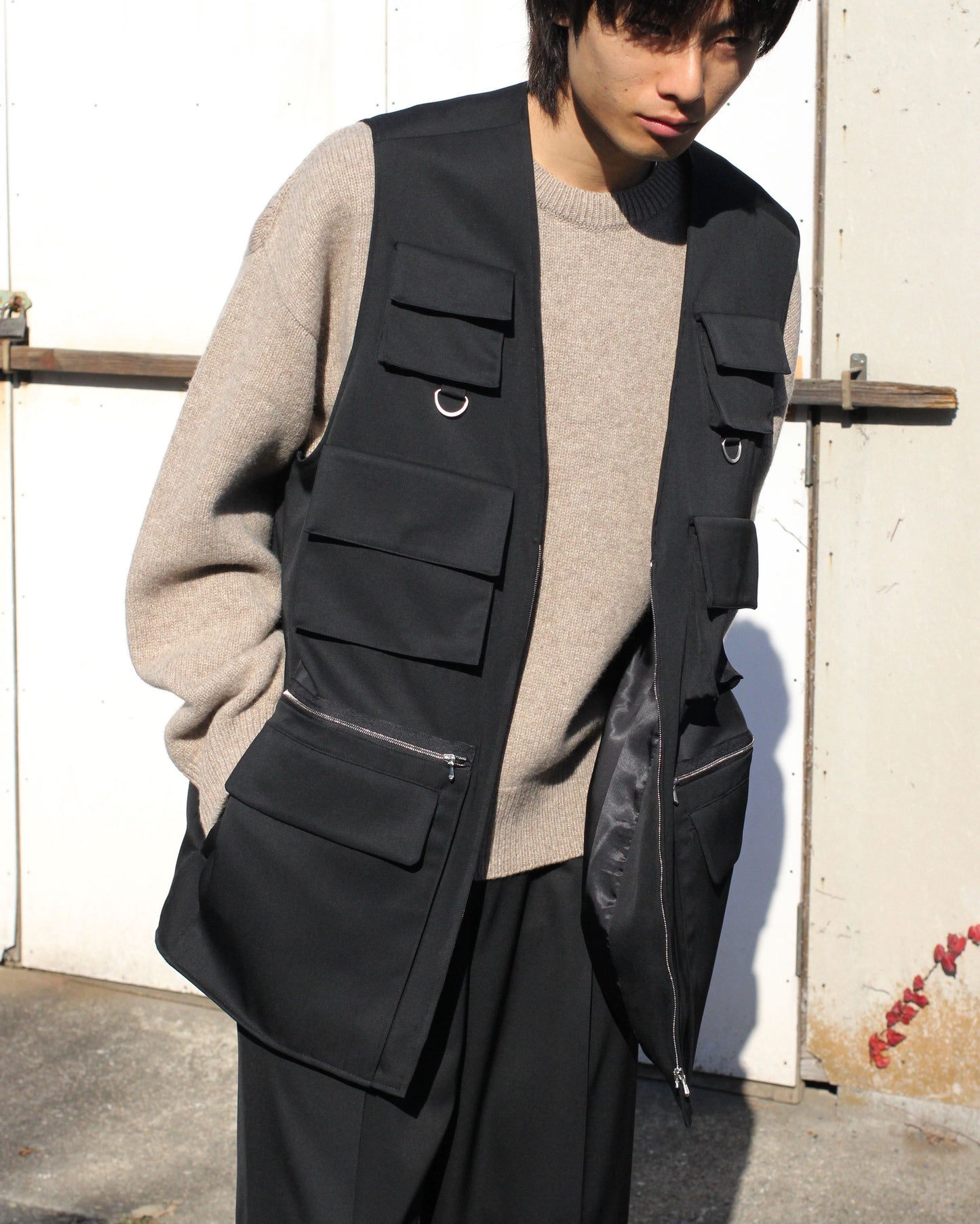 stein / OVERSIZED MULTI POCKET VEST "BLACK"