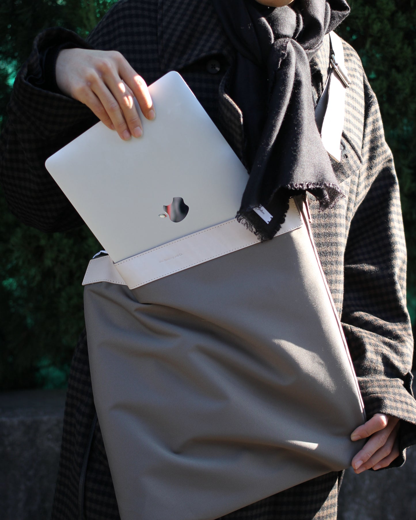 IFNI ROASTING&CO. / SHOULDER BAG(L) "D.BEIGE×NATURAL"