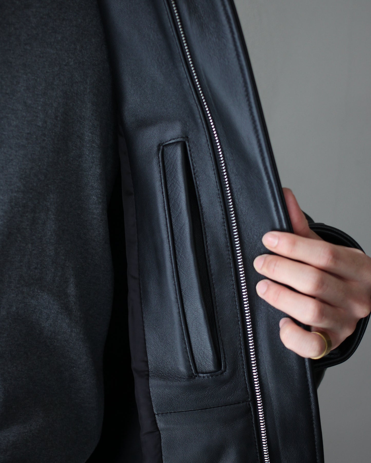 ssstein/MOUTON COLLAR SHEEP LEATHER ZIP JACKET "BLACK"