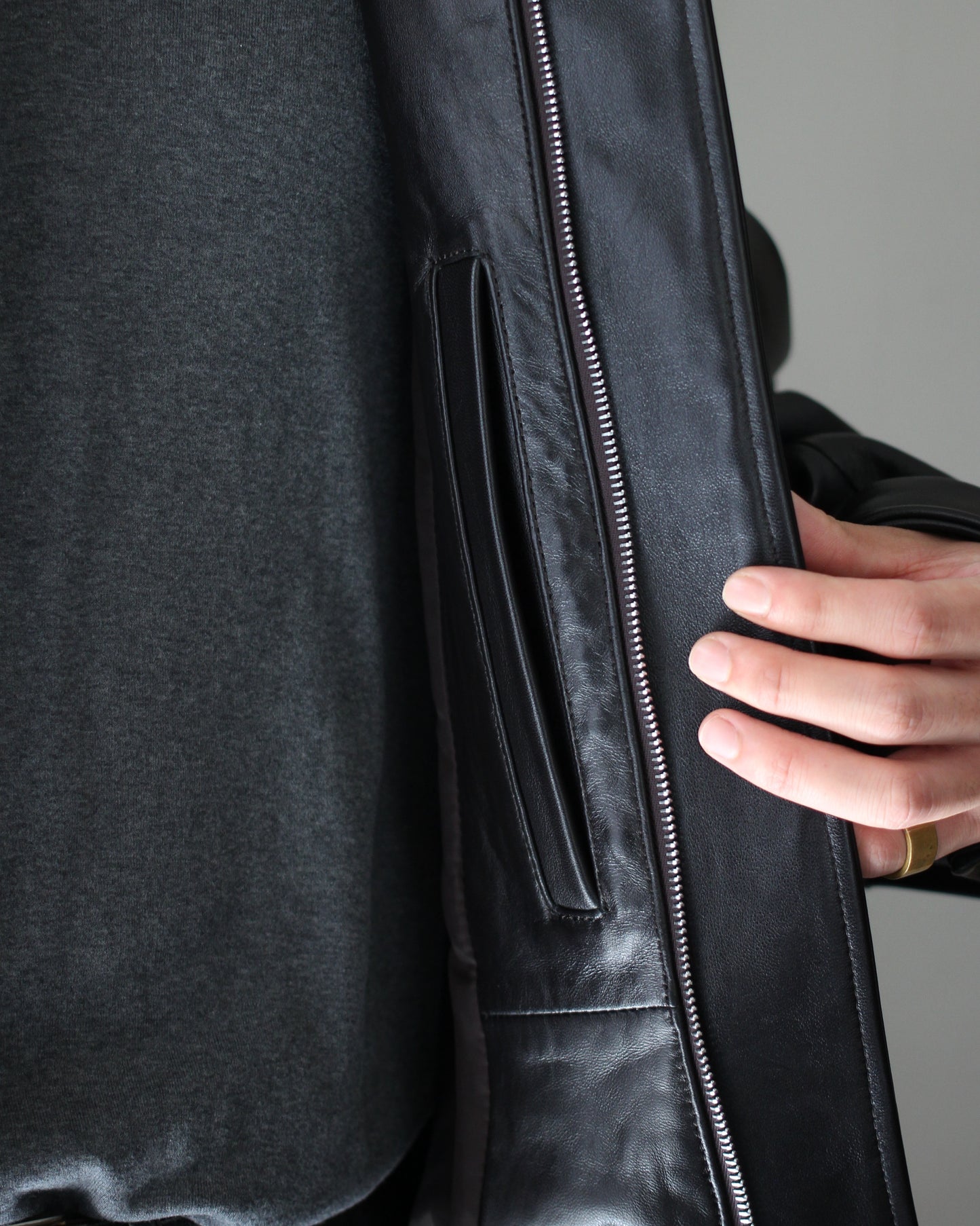 ssstein/MOUTON COLLAR SHEEP LEATHER ZIP JACKET "GREY BROWN"
