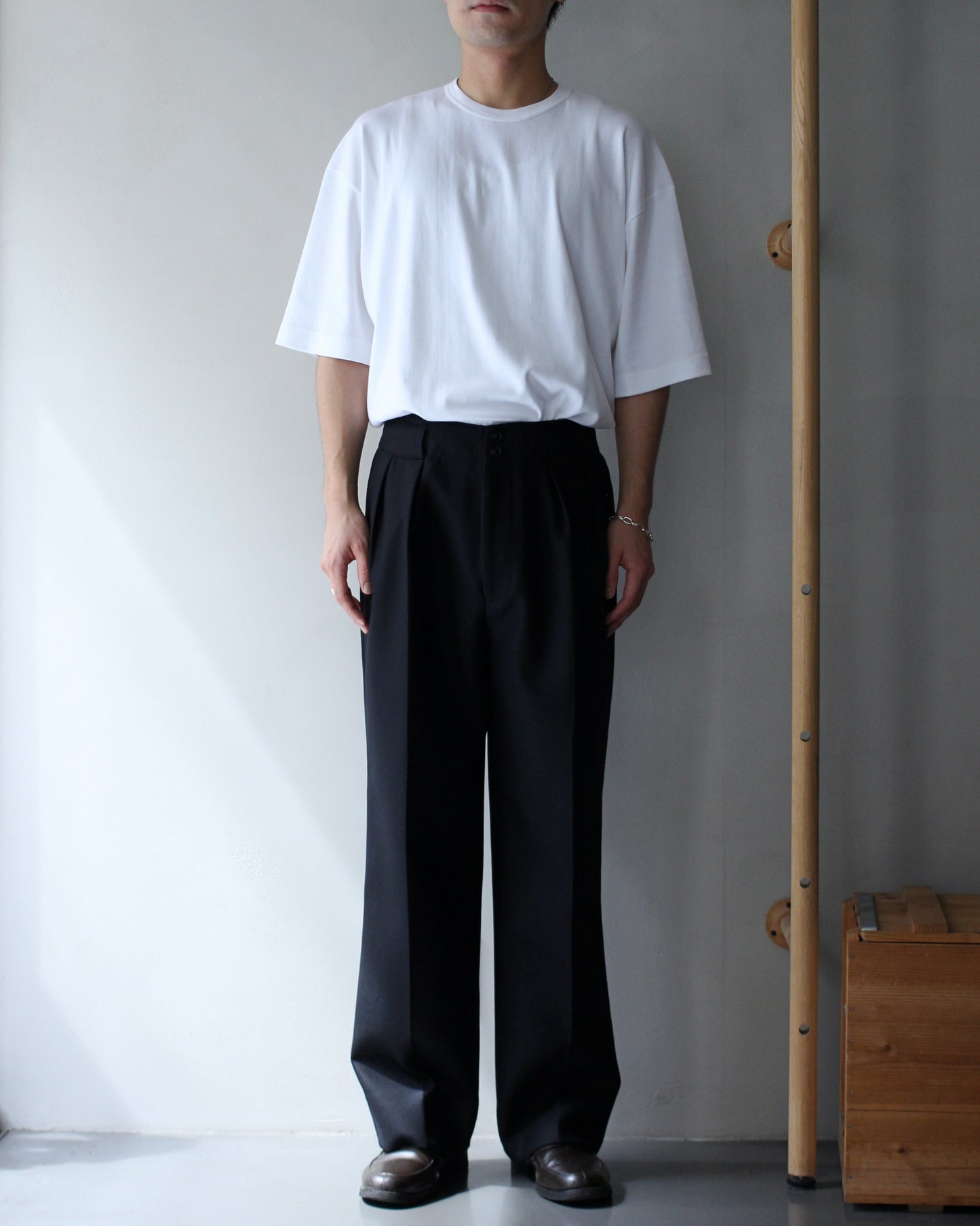 ULTERIOR / SUPER FINE LIGHT MELTON TUCKED TROUSERS "BLACK"