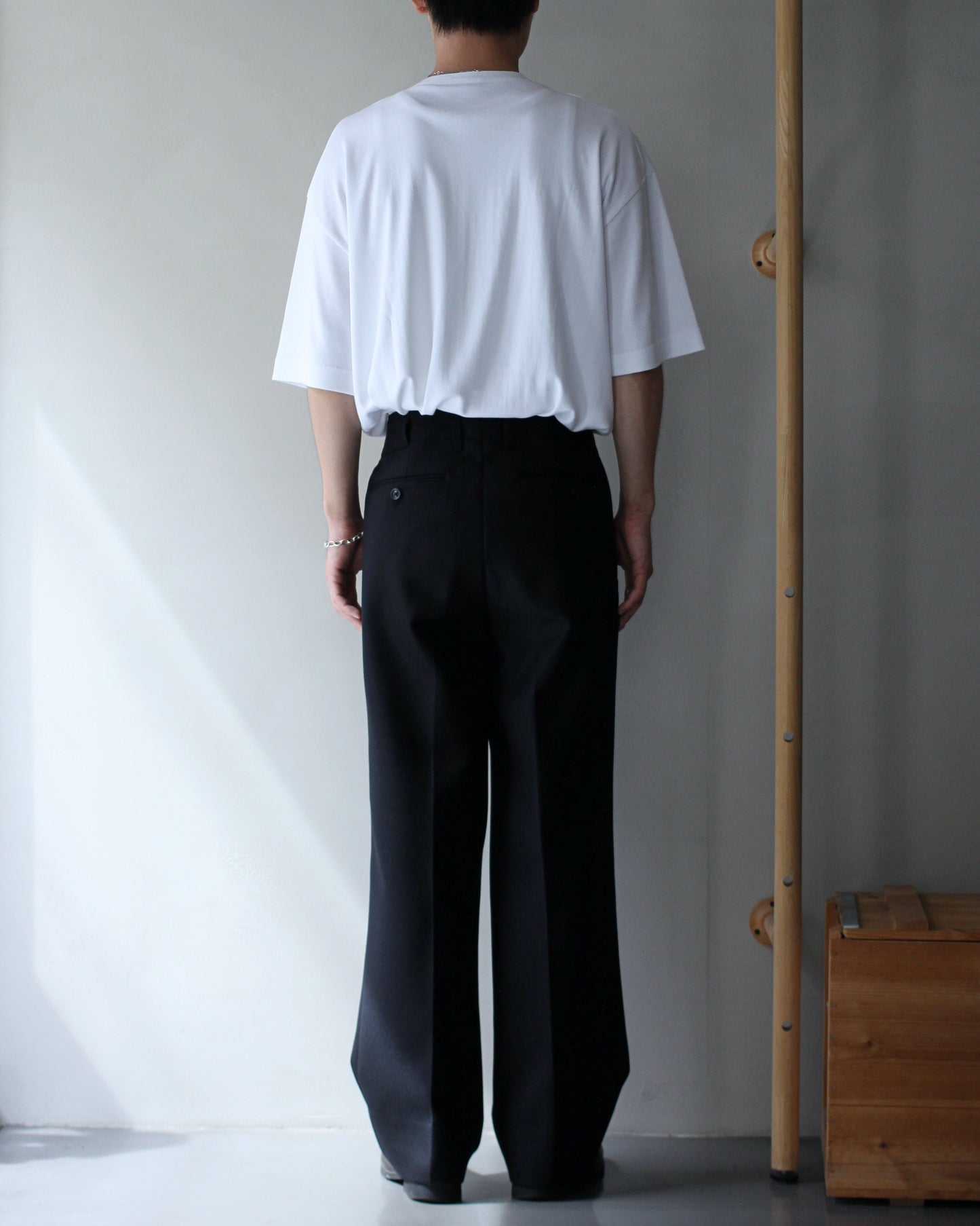 ULTERIOR / SUPER FINE LIGHT MELTON TUCKED TROUSERS "BLACK"