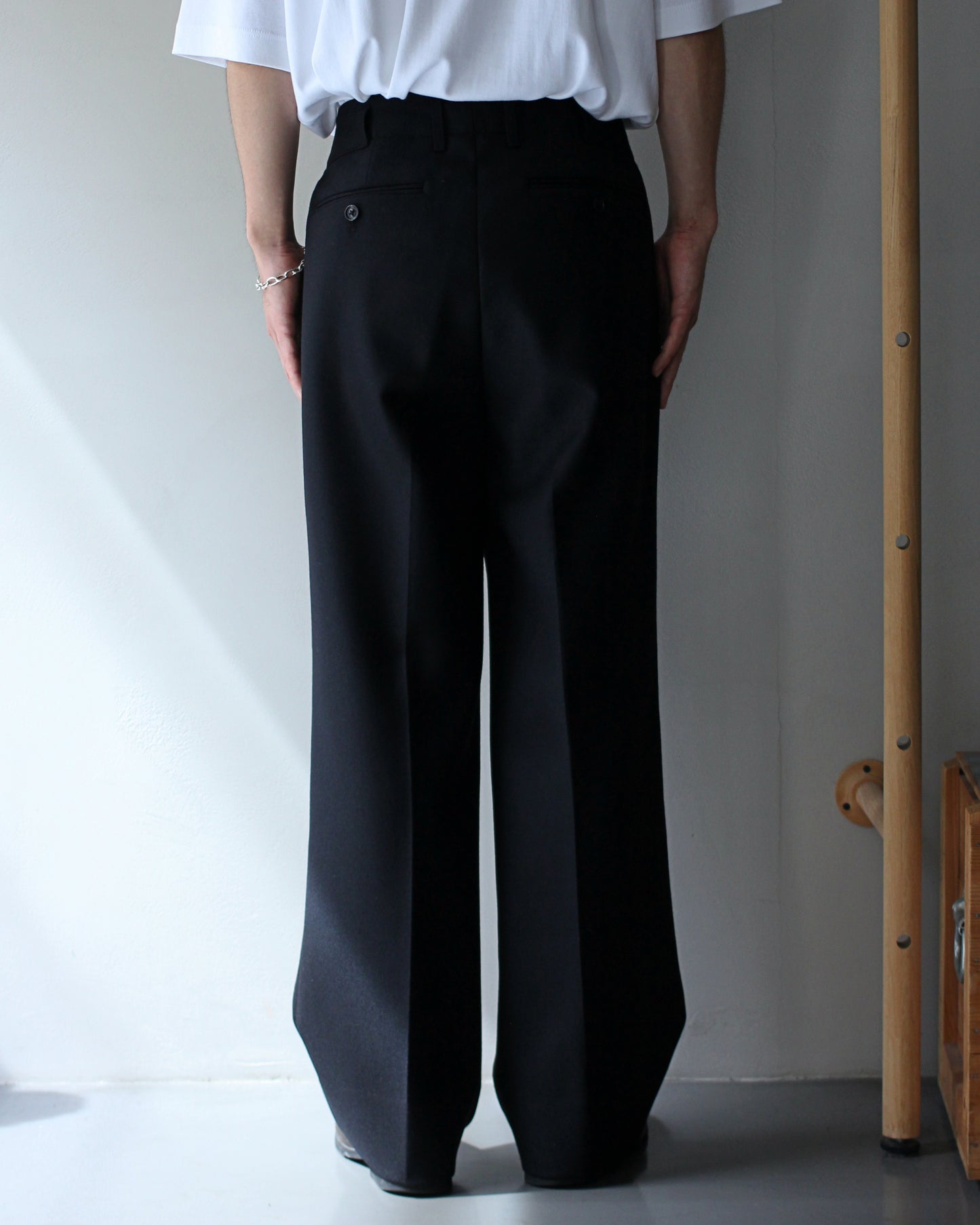 ULTERIOR / SUPER FINE LIGHT MELTON TUCKED TROUSERS "BLACK"