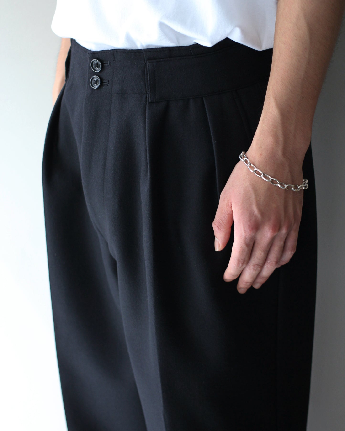 ULTERIOR / SUPER FINE LIGHT MELTON TUCKED TROUSERS "BLACK"