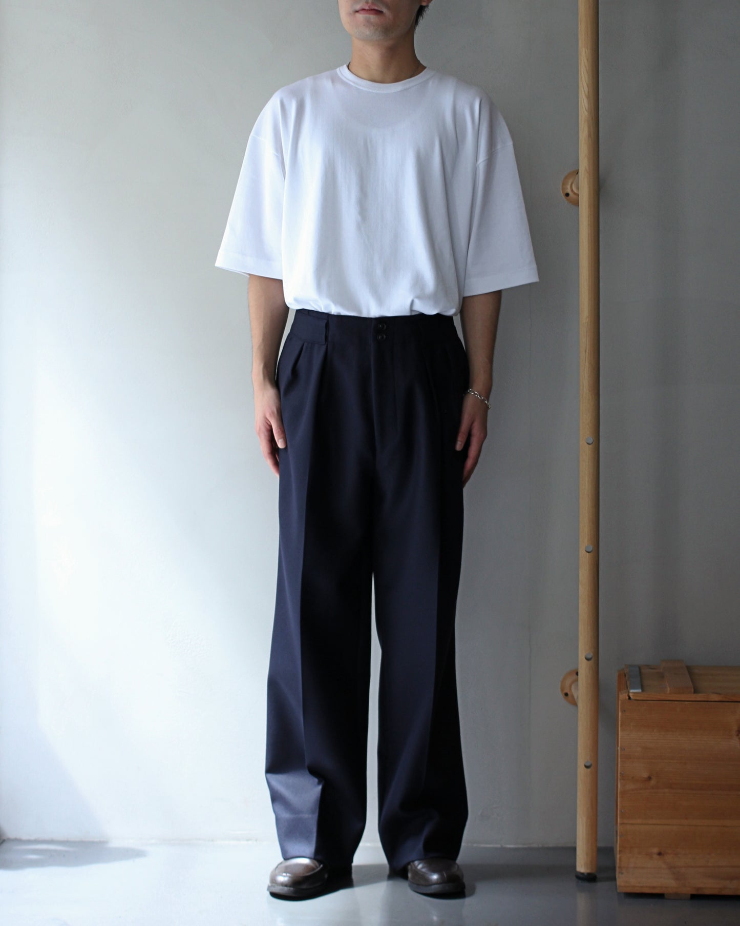 ULTERIOR / SUPER FINE LIGHT MELTON TUCKED TROUSERS "DEEP NAVY"