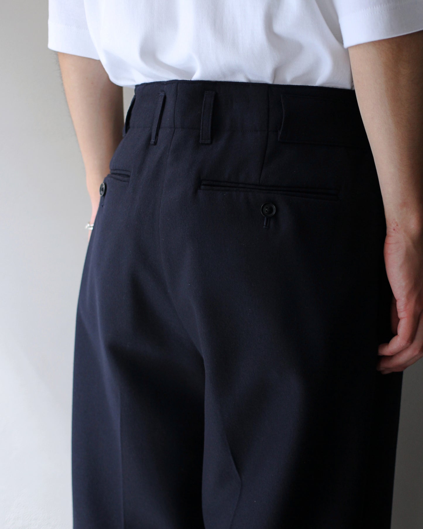 ULTERIOR / SUPER FINE LIGHT MELTON TUCKED TROUSERS "DEEP NAVY"
