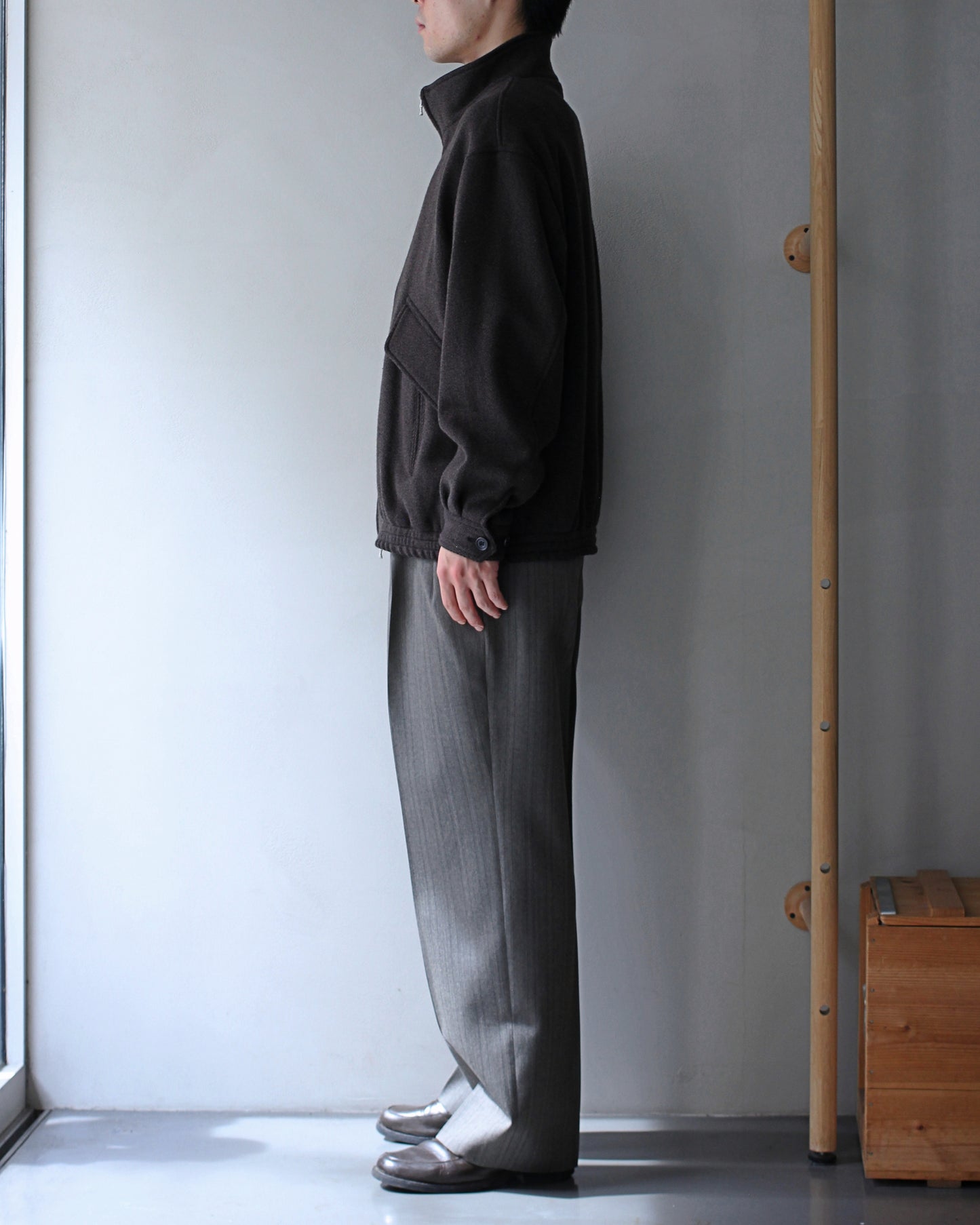 ULTERIOR/ WOOL SILK KERSEY ZIP UP JKT ”KHAKI BLACK″