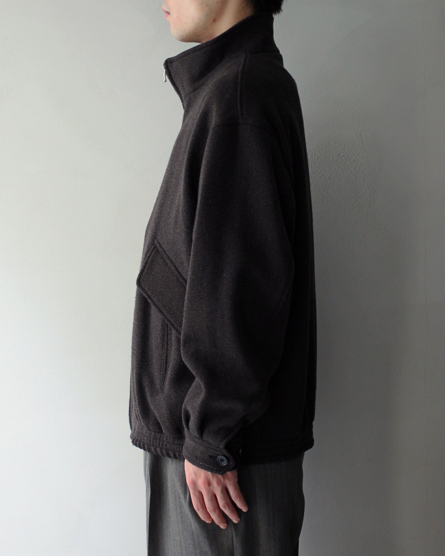 ULTERIOR/ WOOL SILK KERSEY ZIP UP JKT ”KHAKI BLACK″