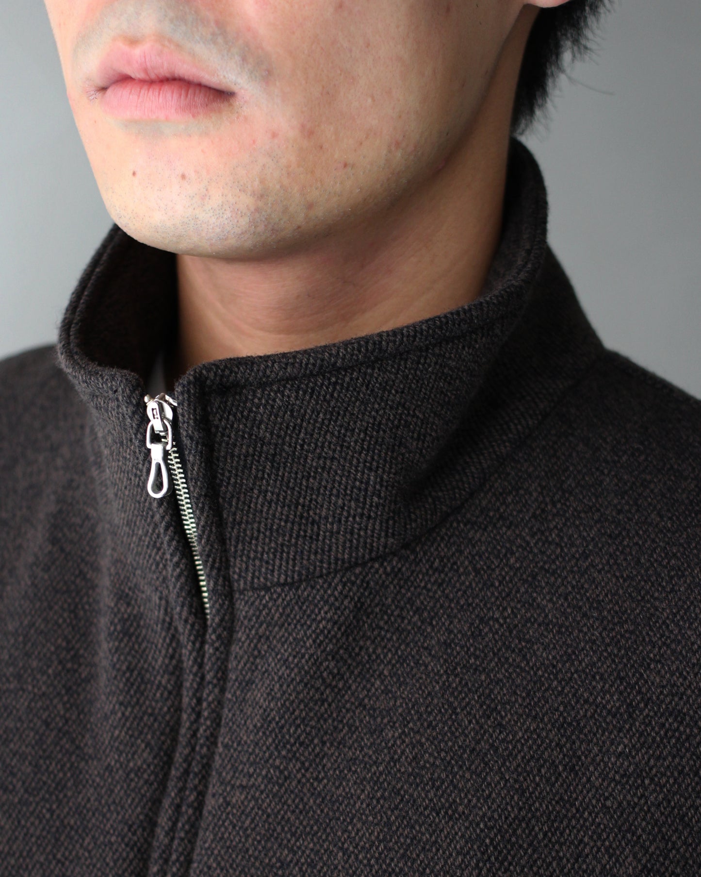 ULTERIOR/ WOOL SILK KERSEY ZIP UP JKT ”KHAKI BLACK″