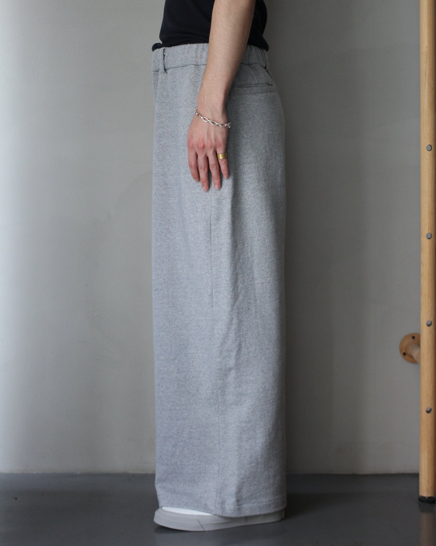 REVERBERATE / SWEAT PANTS "GRAY"