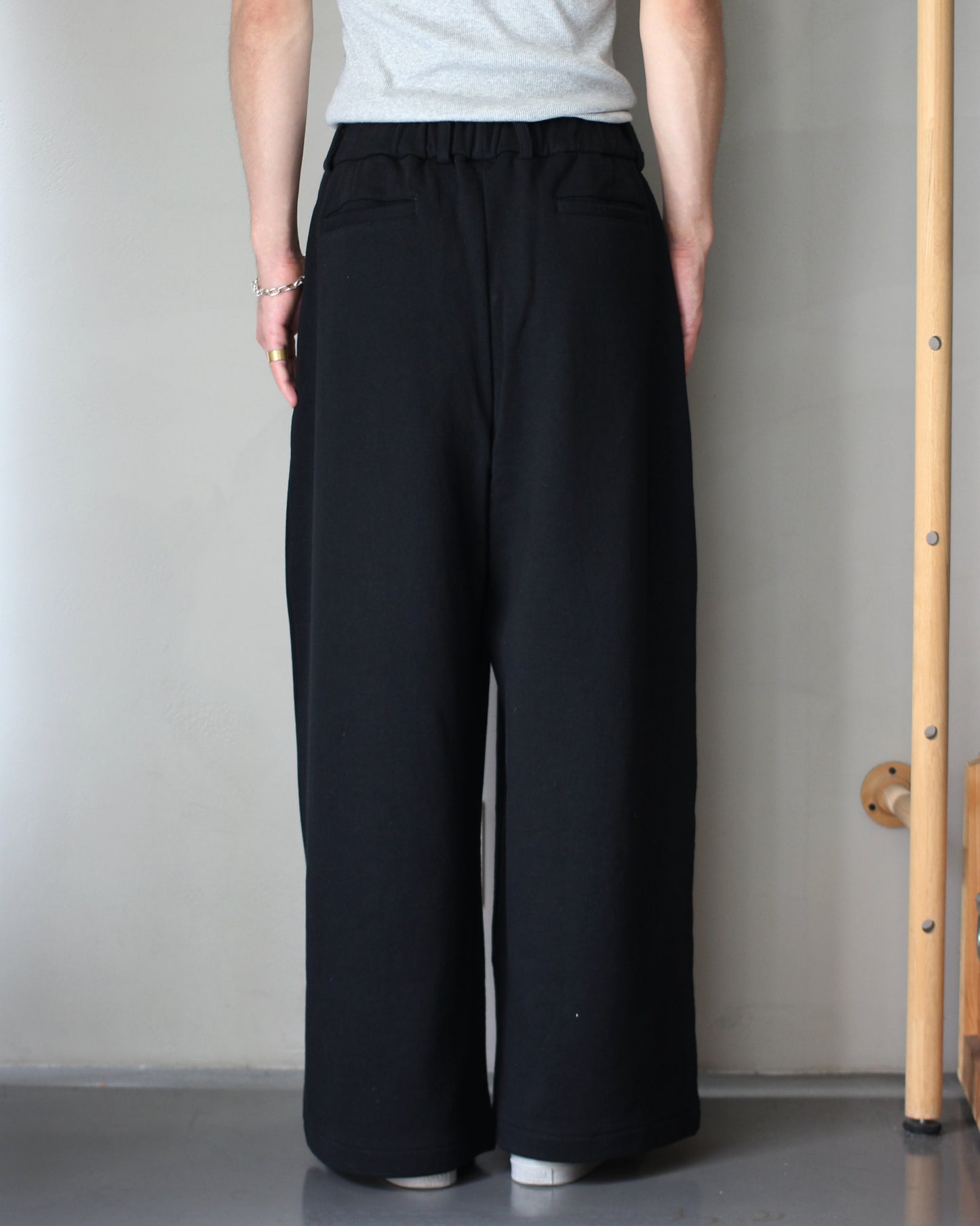 REVERBERATE / SWEAT PANTS "BLACK"