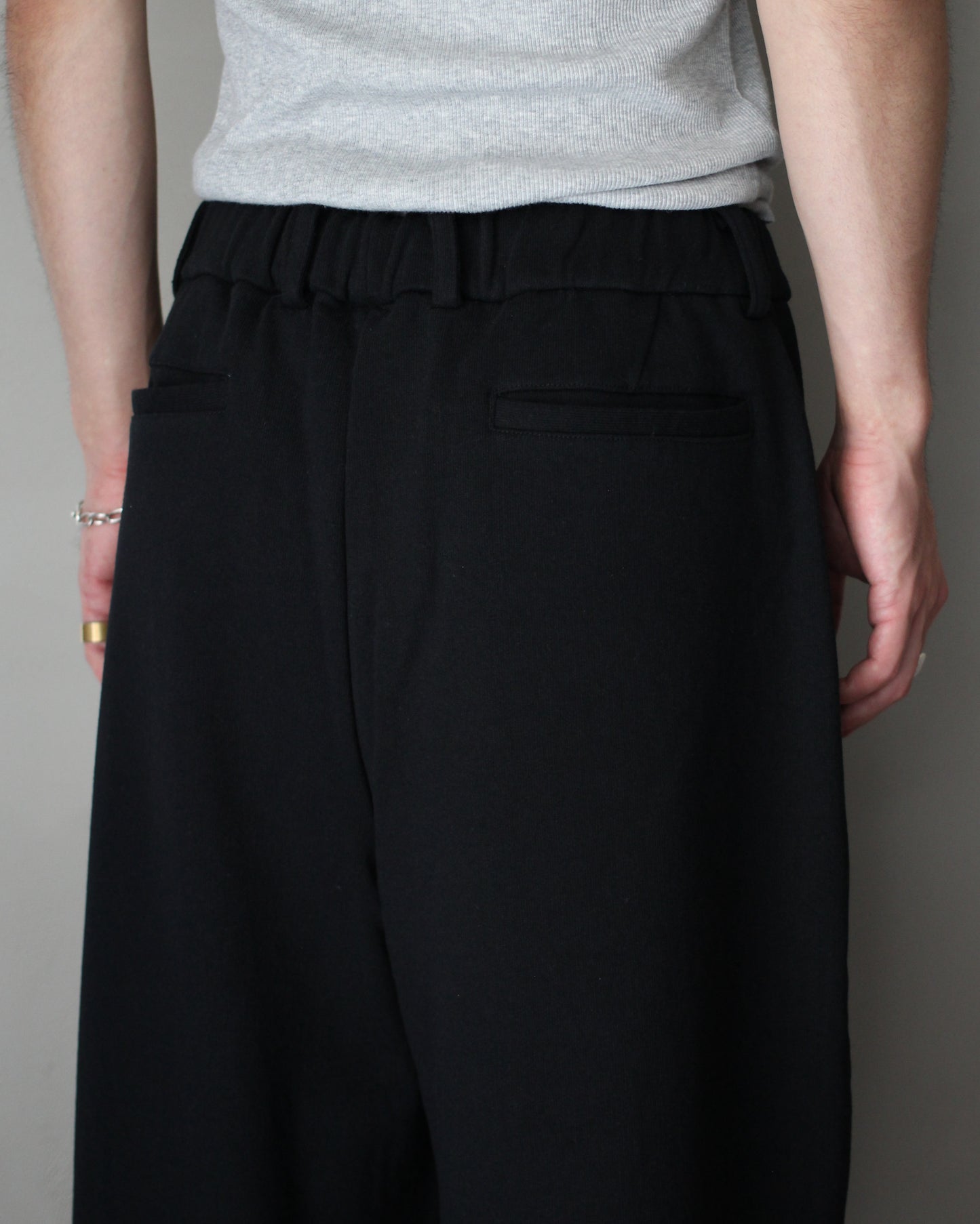 REVERBERATE / SWEAT PANTS "BLACK"