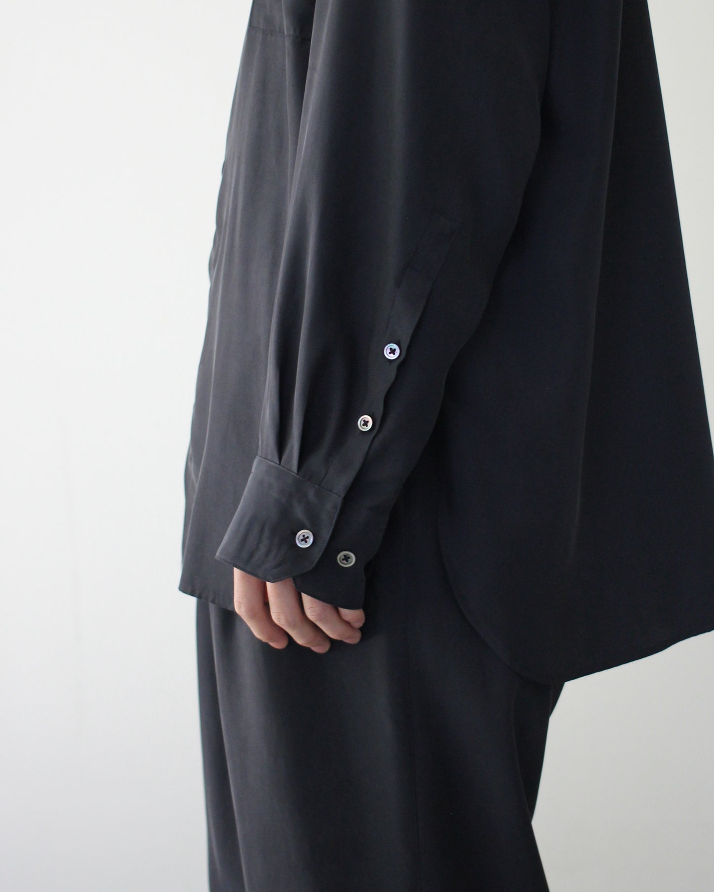 stein / OVERSIZED CUPRO LS SHIRT "BLACK"