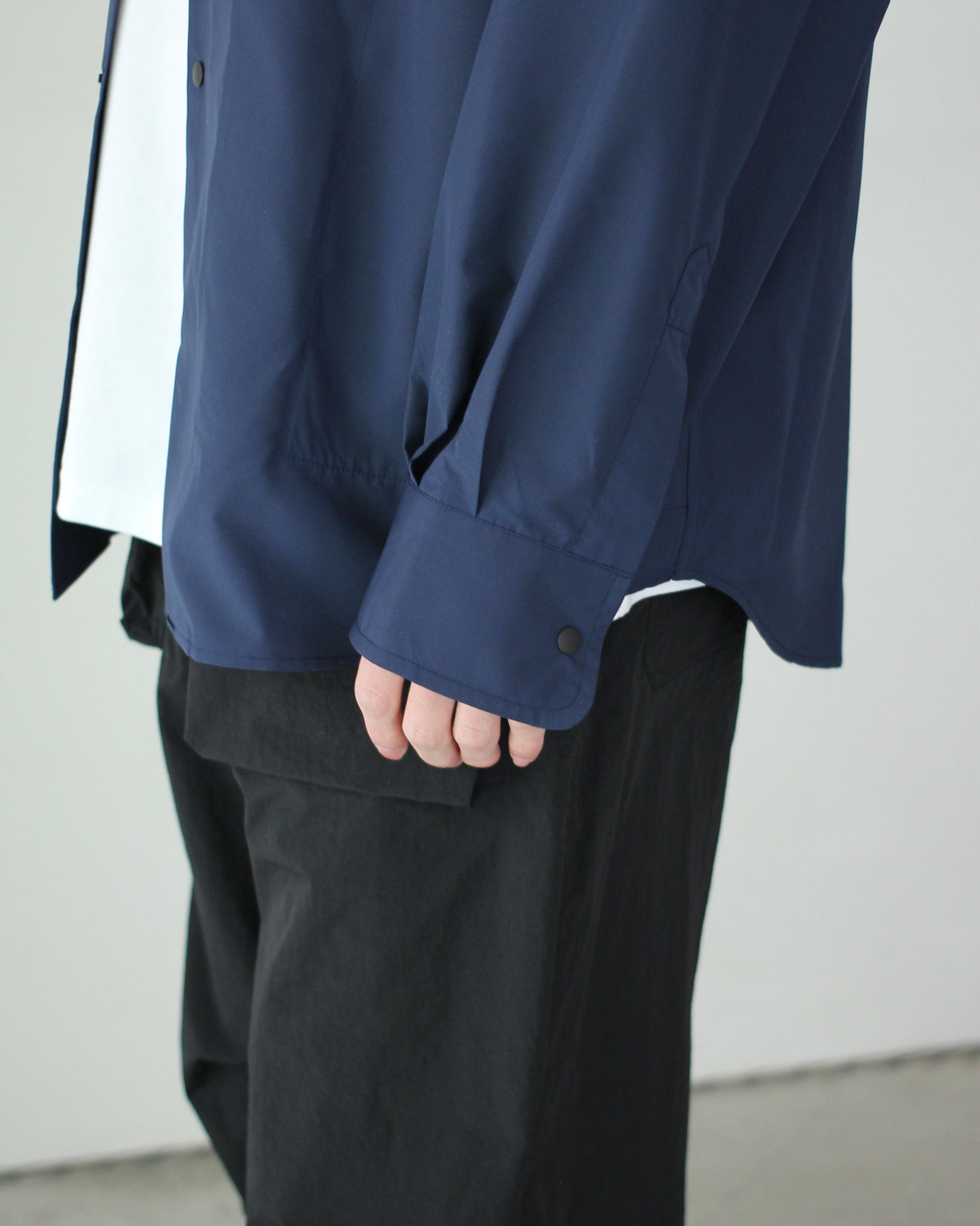 meanswhile/FEATHER SMOOTH SNAP SH "NAVY"