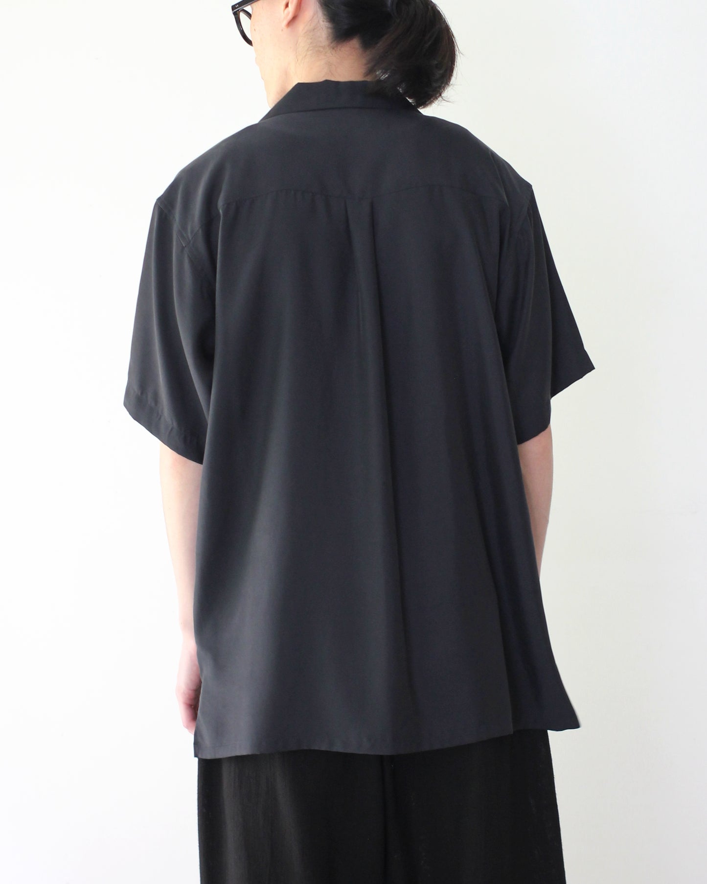 stein / OVERSIZED CUPRO OPEN COLLAR SS SHIRT "BLACK"