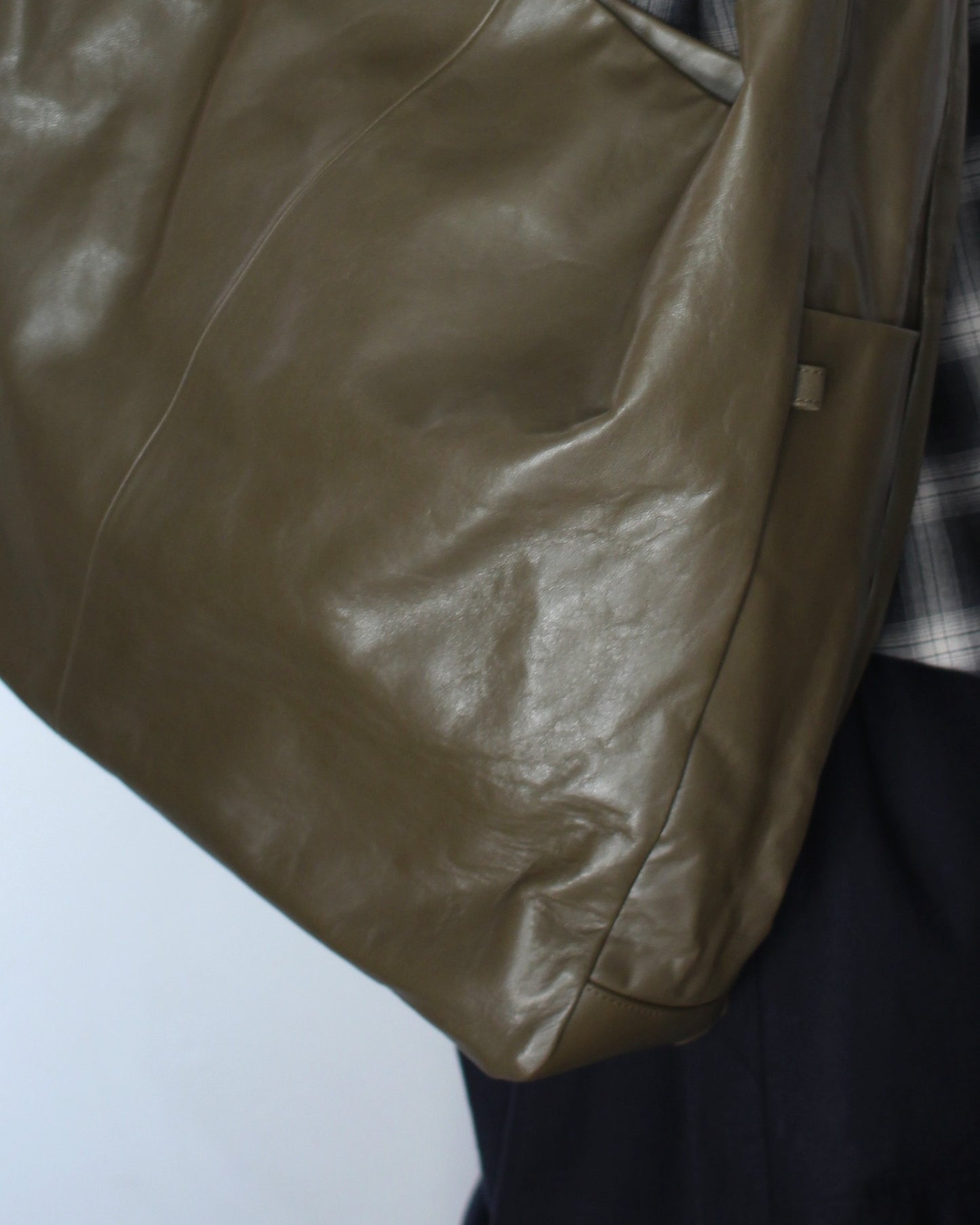 ssstein/GOAT LEATHER SHOULDER BAG " OLIVE"