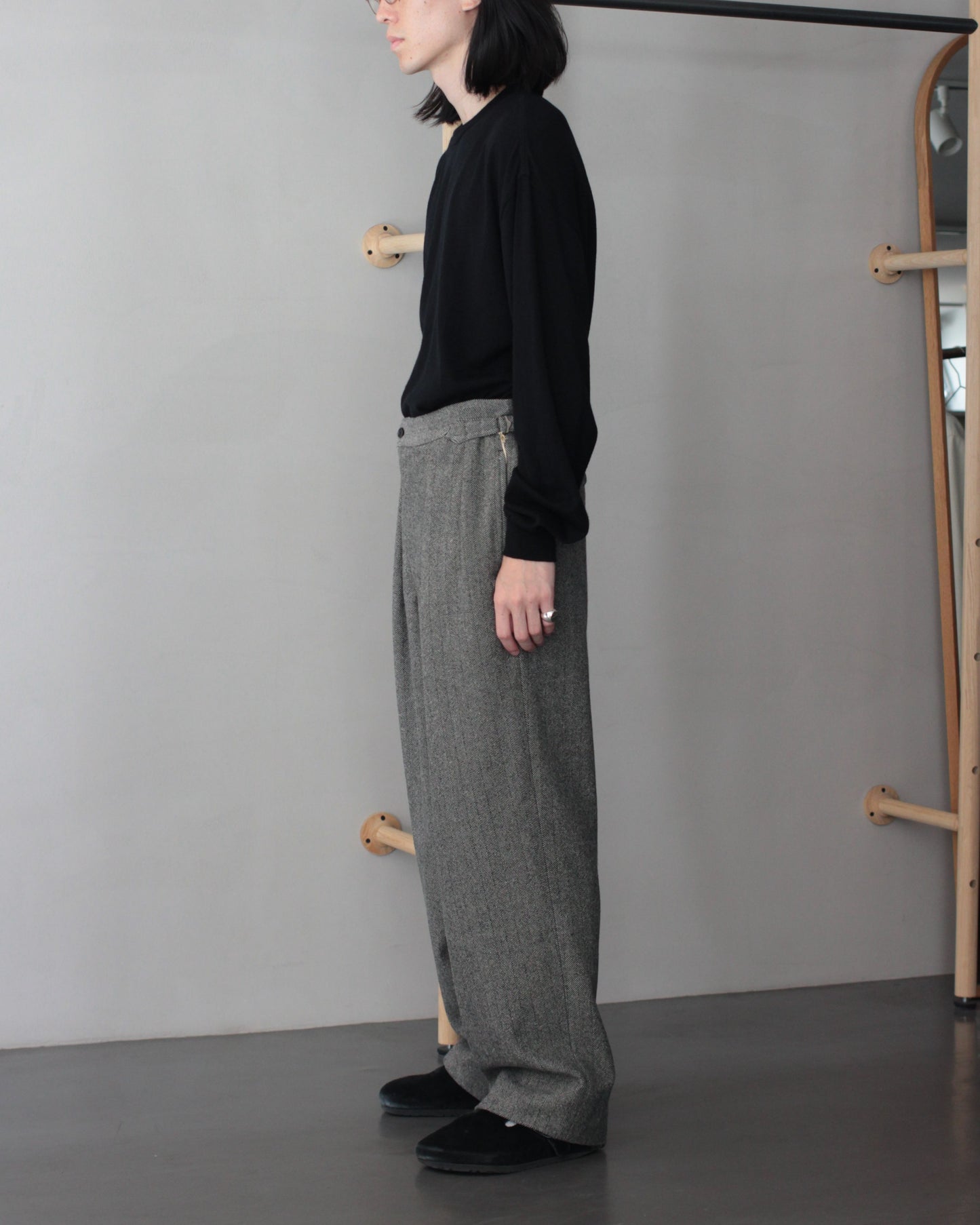 ulterior / WOOL SILK HERINGBONE WIDE TROUSERS