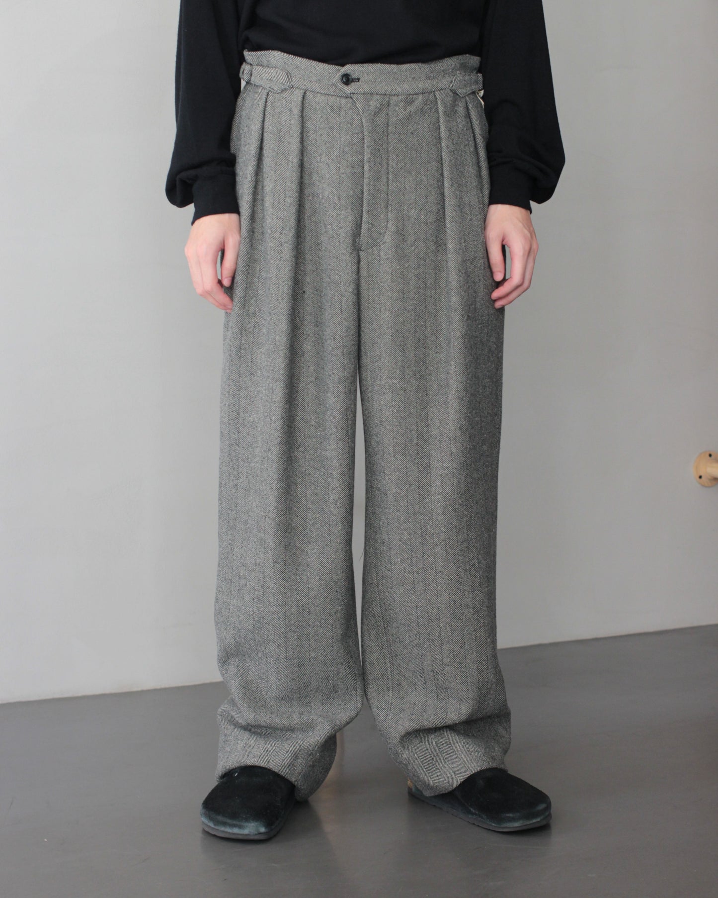 ulterior / WOOL SILK HERINGBONE WIDE TROUSERS