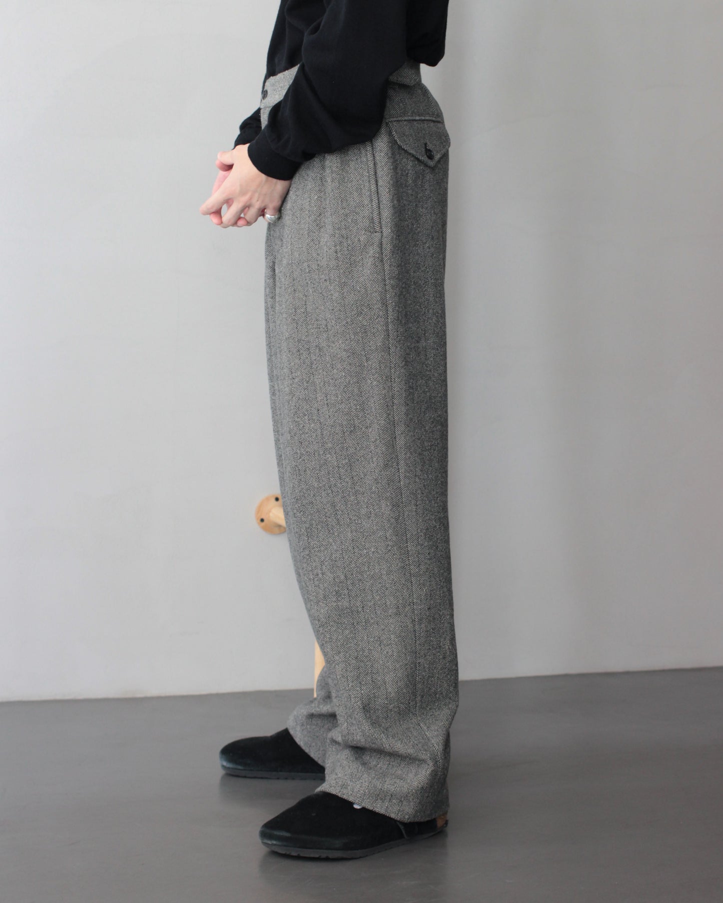 ulterior / WOOL SILK HERINGBONE WIDE TROUSERS