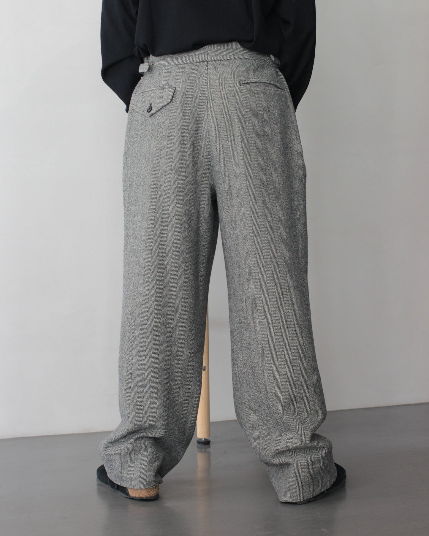 ulterior / WOOL SILK HERINGBONE WIDE TROUSERS