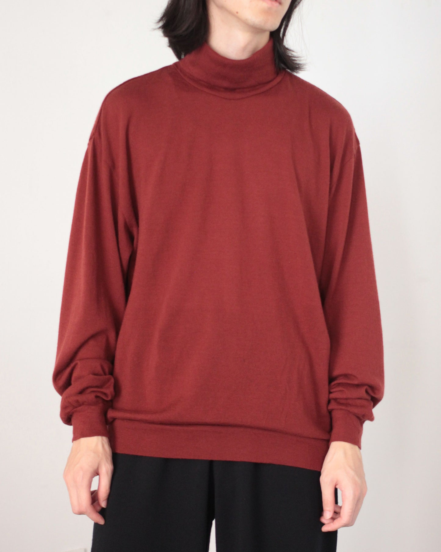 ulterior / SUPER FINE WOOL COTTON HIGH NECK P/O "REDWOOD"