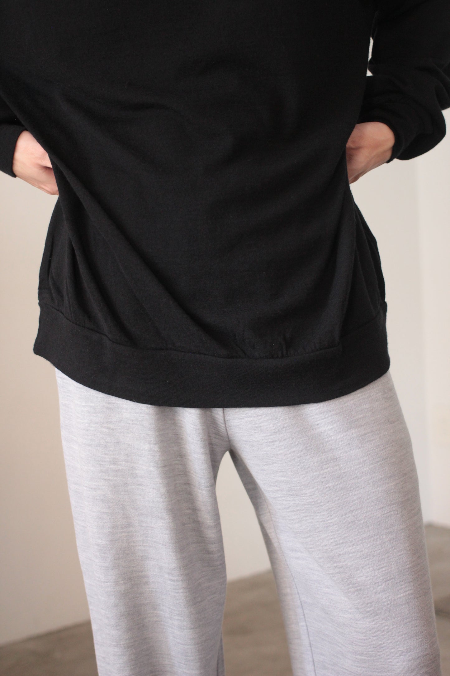 ulterior / SUPER FINE WOOL COTTON HIGH NECK P/O "BLACK"
