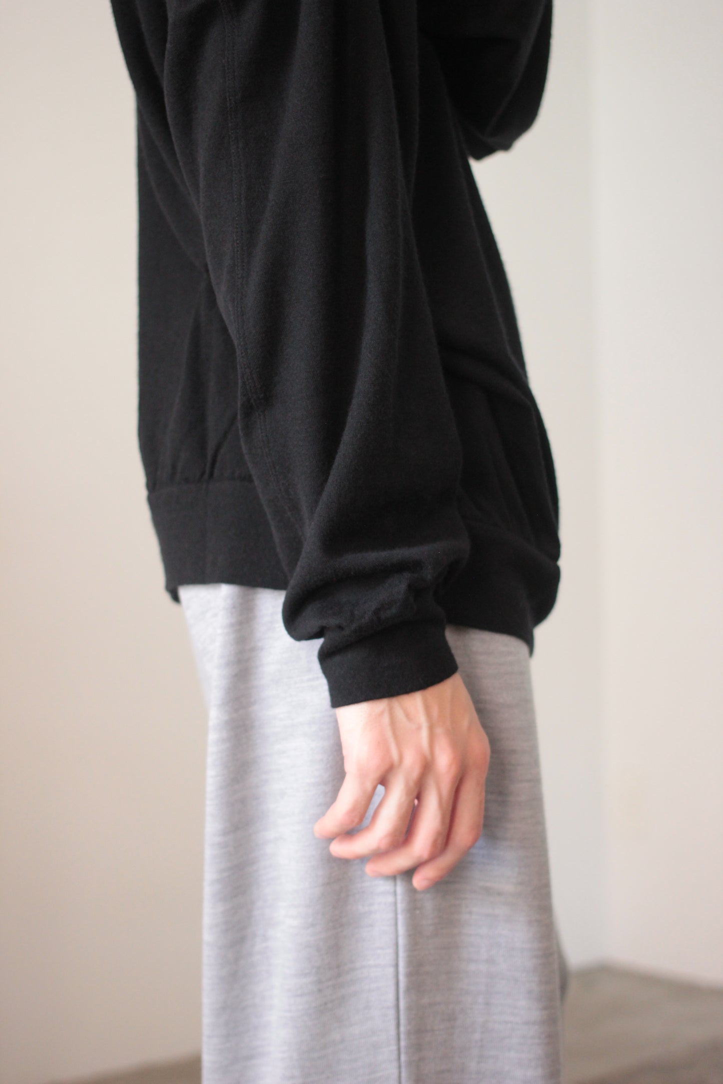 ulterior / SUPER FINE WOOL COTTON HIGH NECK P/O "BLACK"