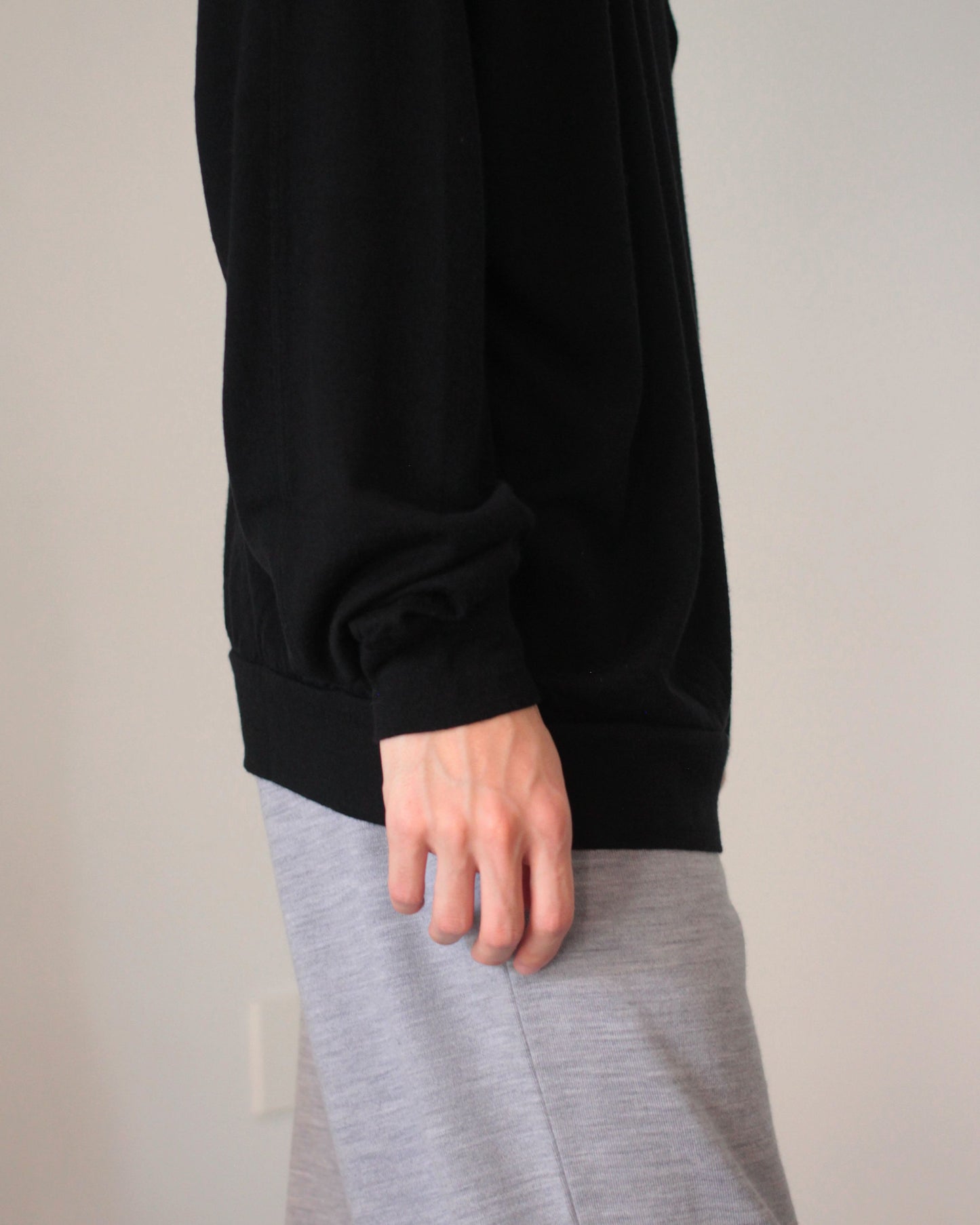 ulterior / SUPER FINE WOOL COTTON HIGH NECK P/O "BLACK"