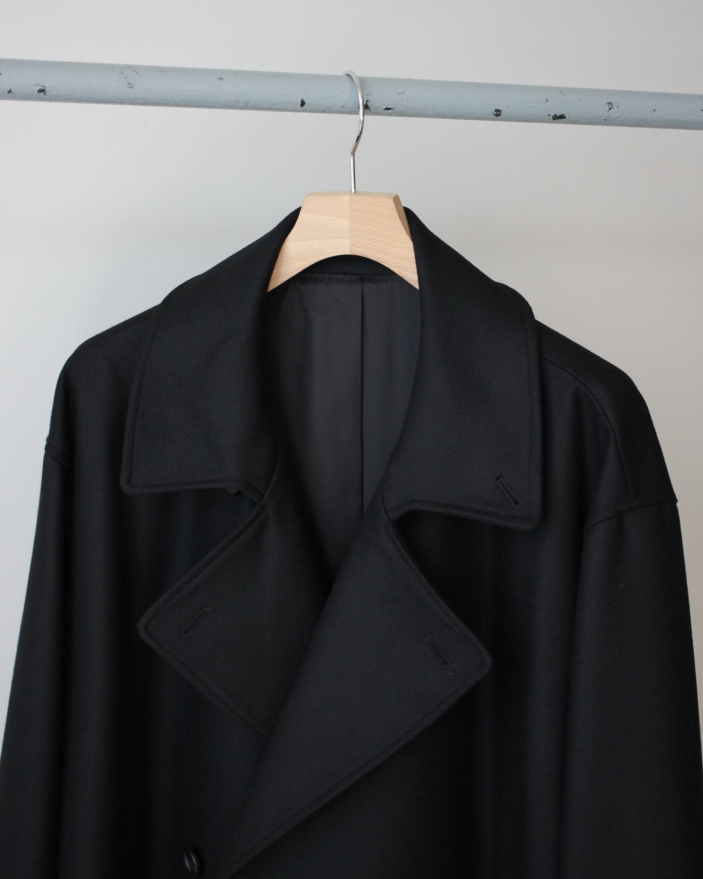 ssstein/OVERSIZED DOUBLE BREASTED COAT "BLACK"