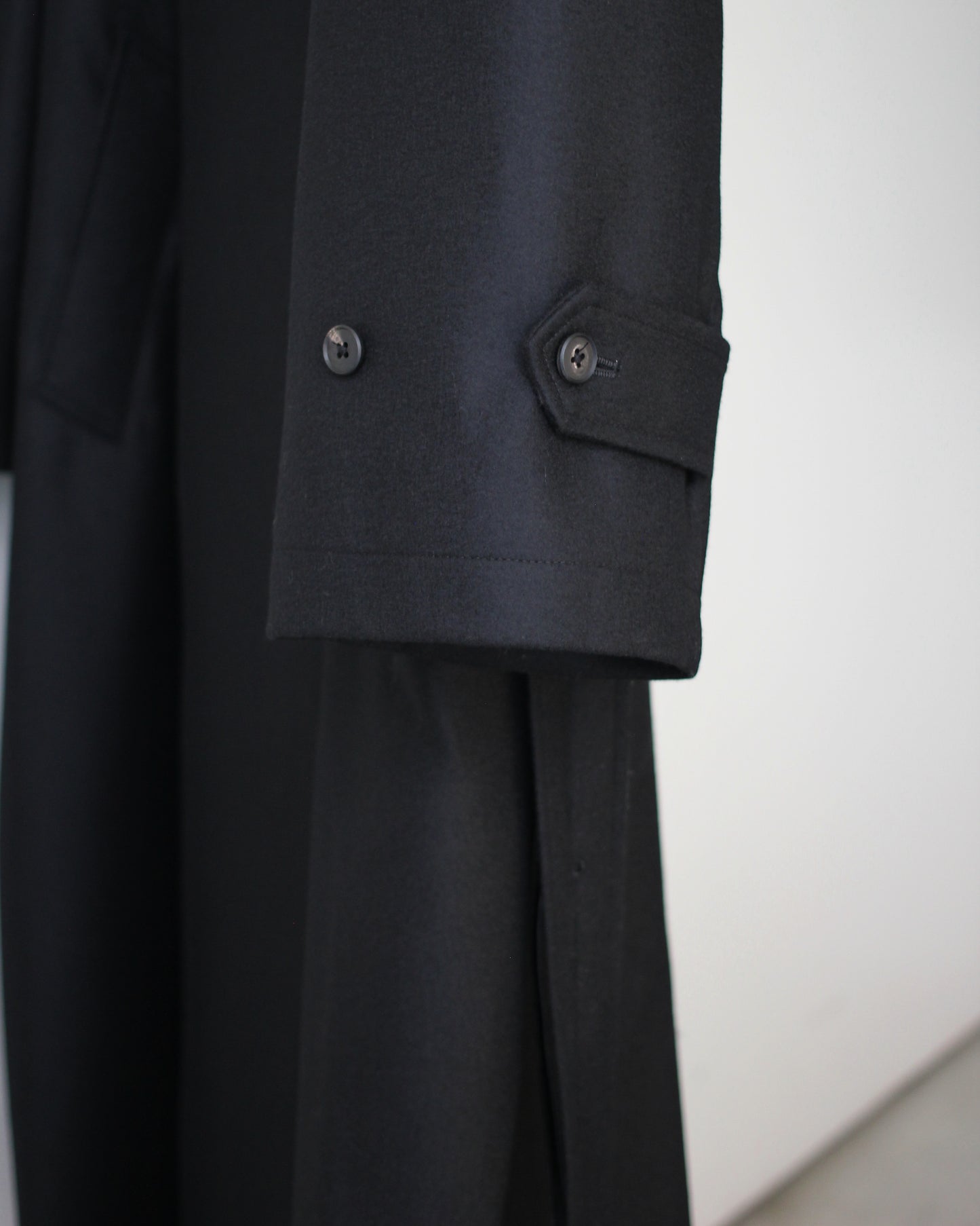 ssstein/OVERSIZED DOUBLE BREASTED COAT "BLACK"