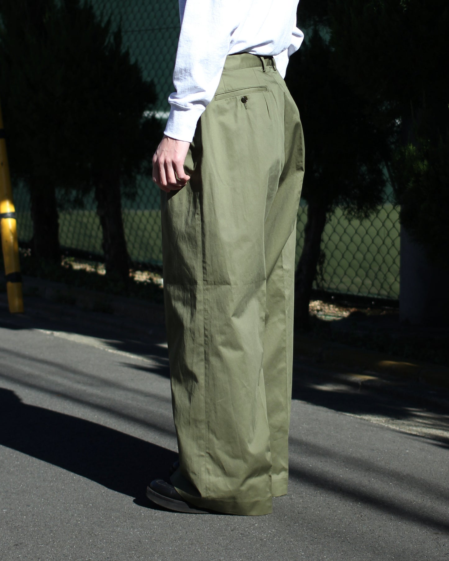 REVERBERATE/TACKED CHINO TROUSERS(STANDARD)"KHAKI GREEN"