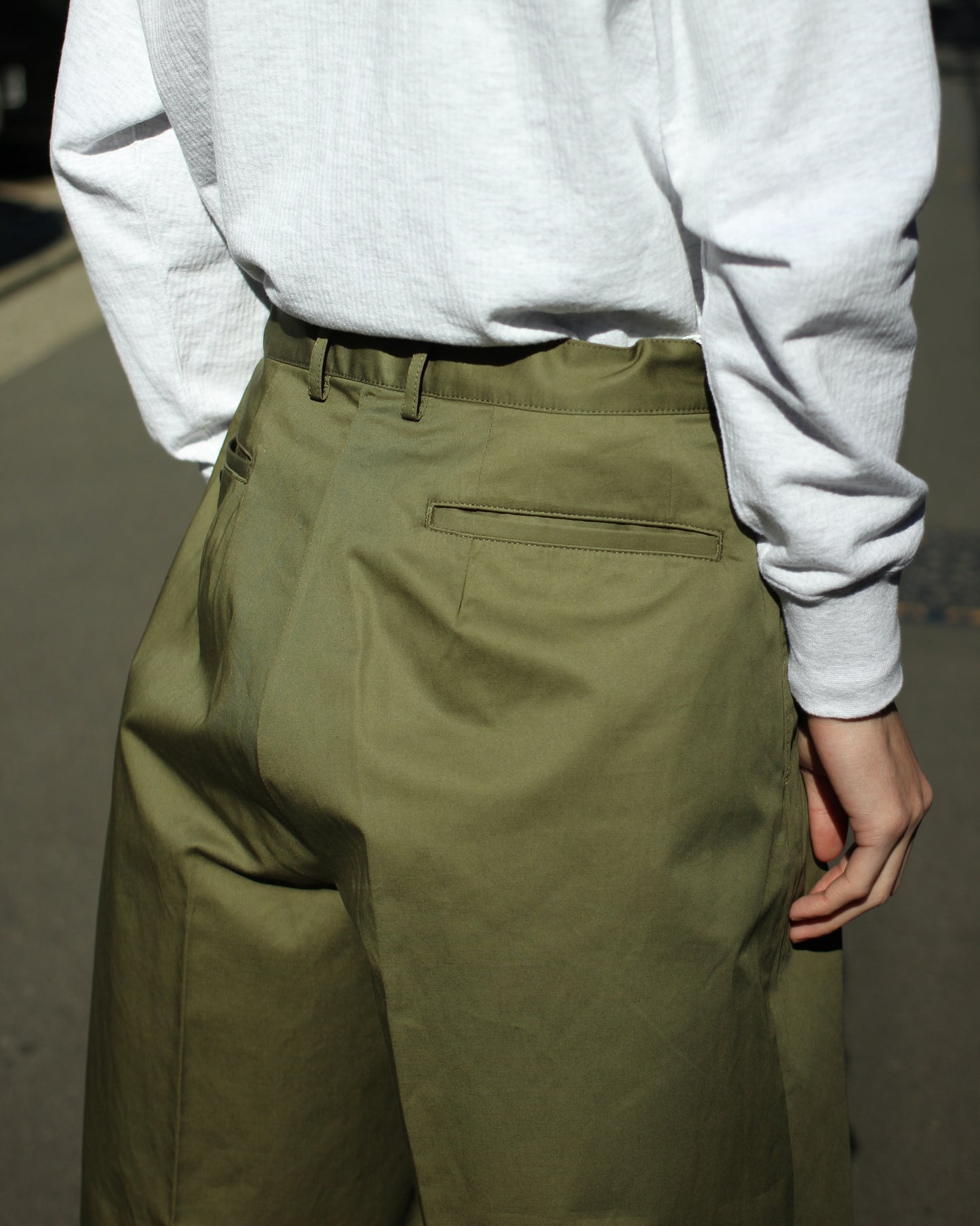 REVERBERATE/TACKED CHINO TROUSERS(STANDARD)"KHAKI GREEN"