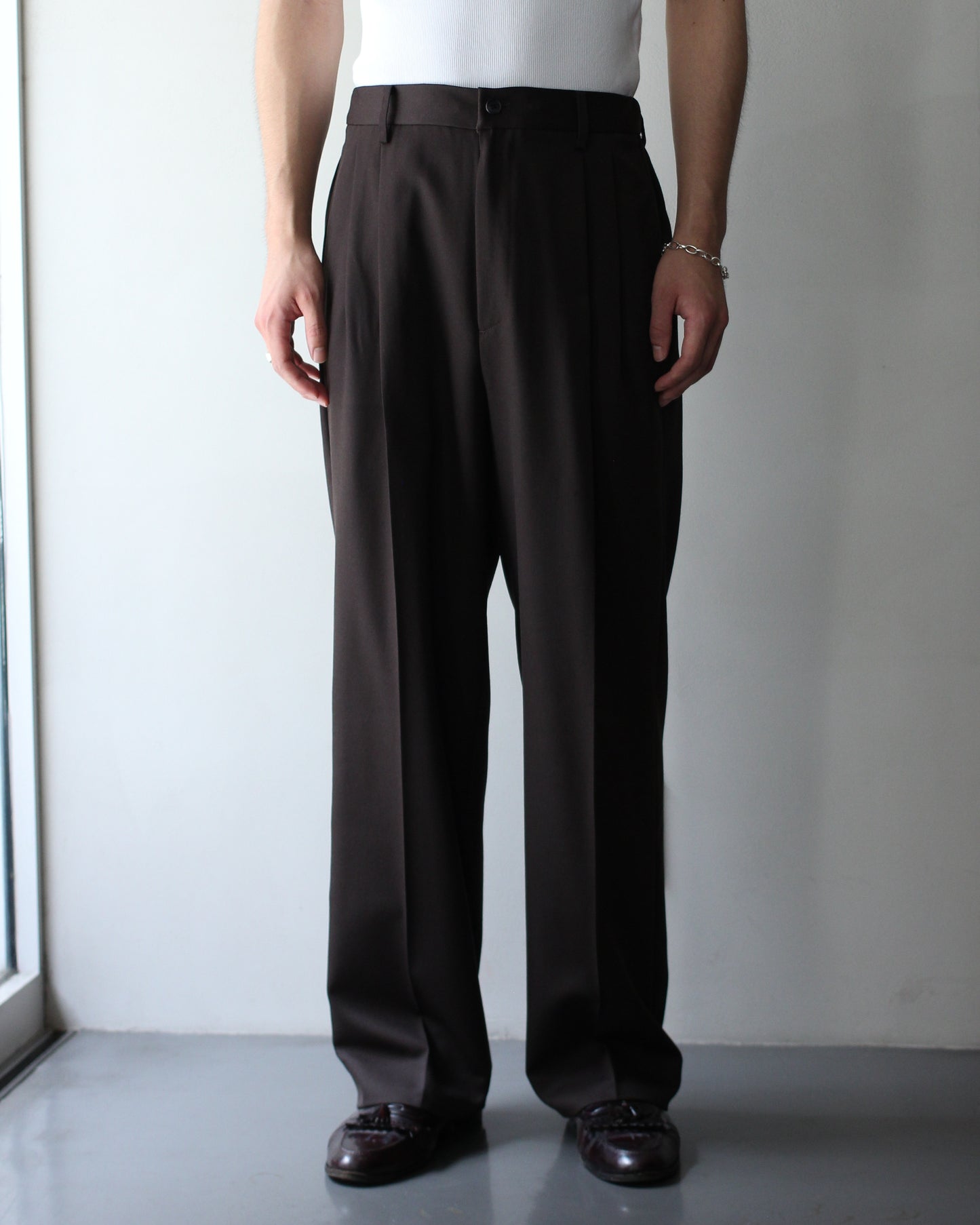 ssstein/TWO TUCK EASY TROUSERS "MILITARY KHAKI"