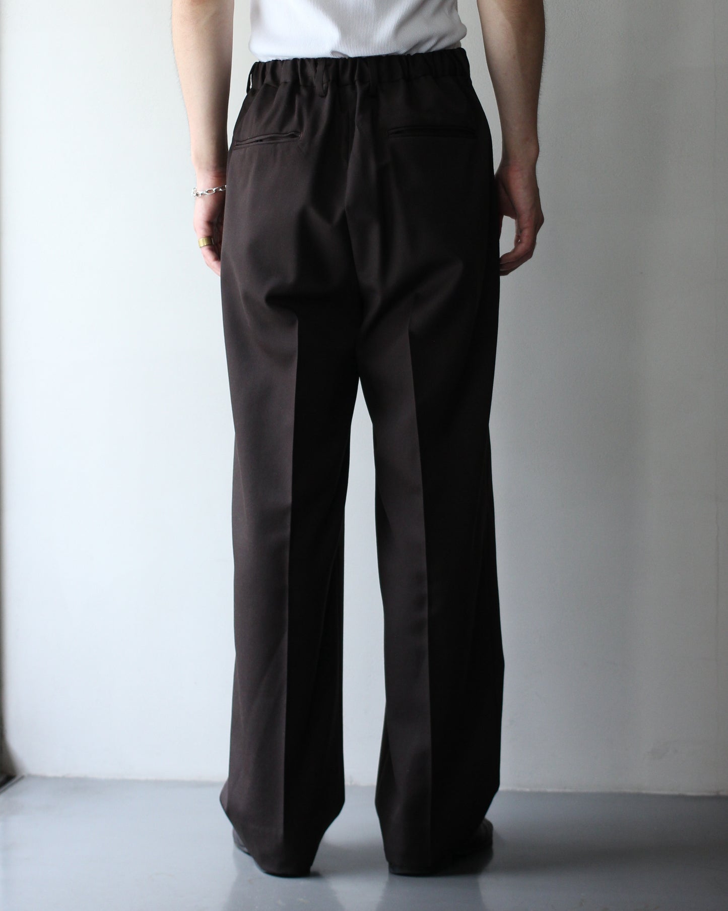 ssstein/TWO TUCK EASY TROUSERS "MILITARY KHAKI"