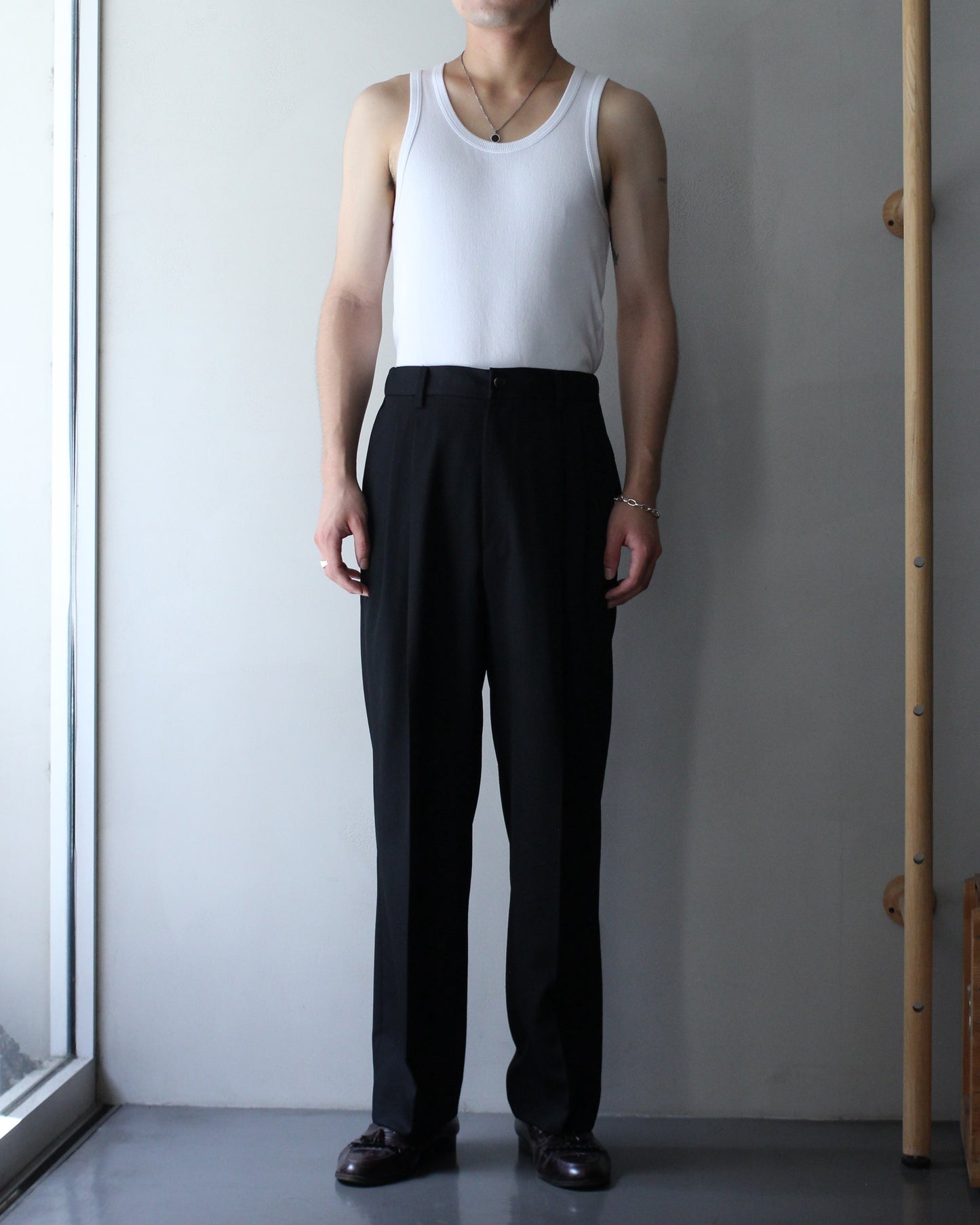 ssstein/TWO TUCK EASY TROUSERS "BLACK"