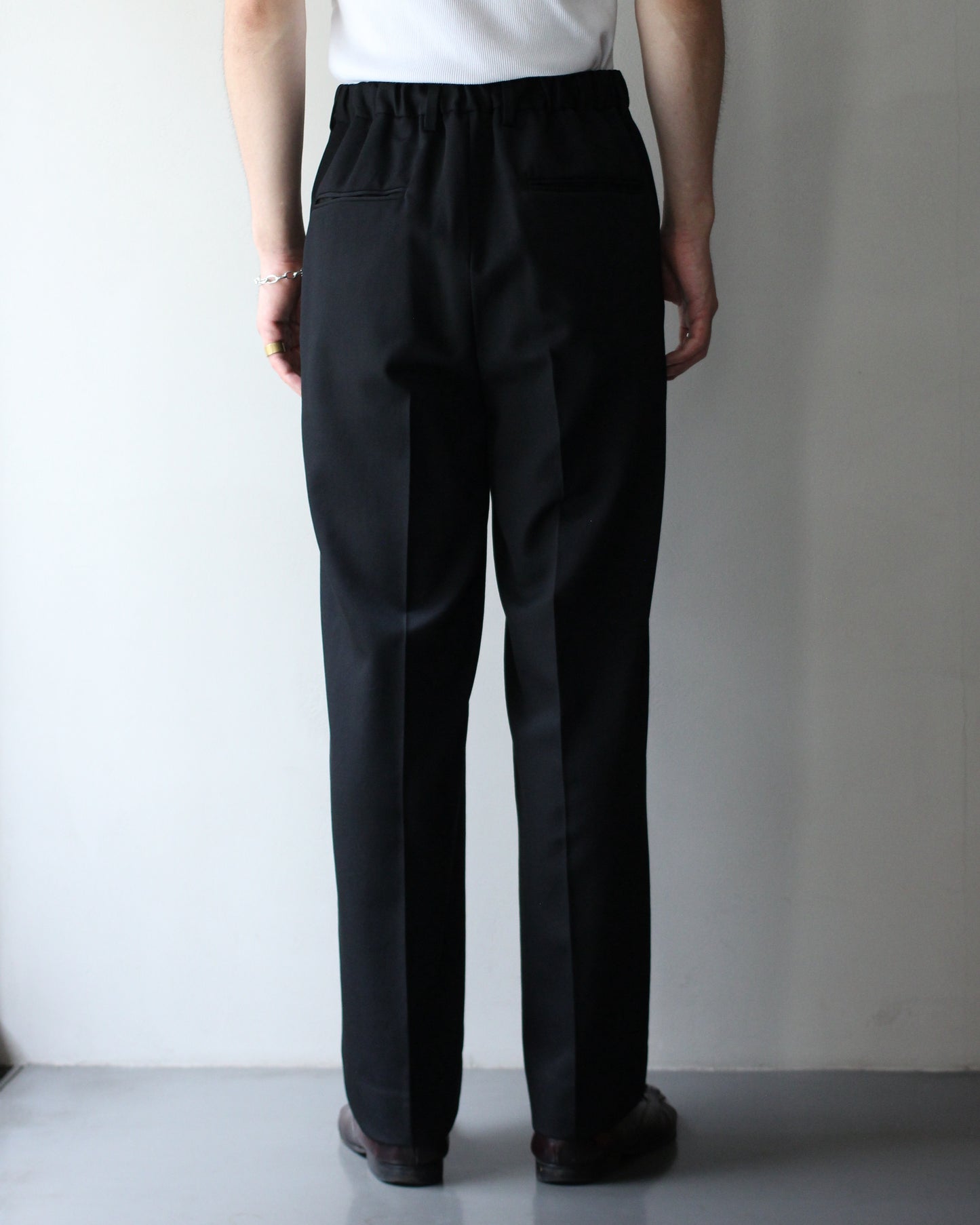 ssstein/TWO TUCK EASY TROUSERS "BLACK"