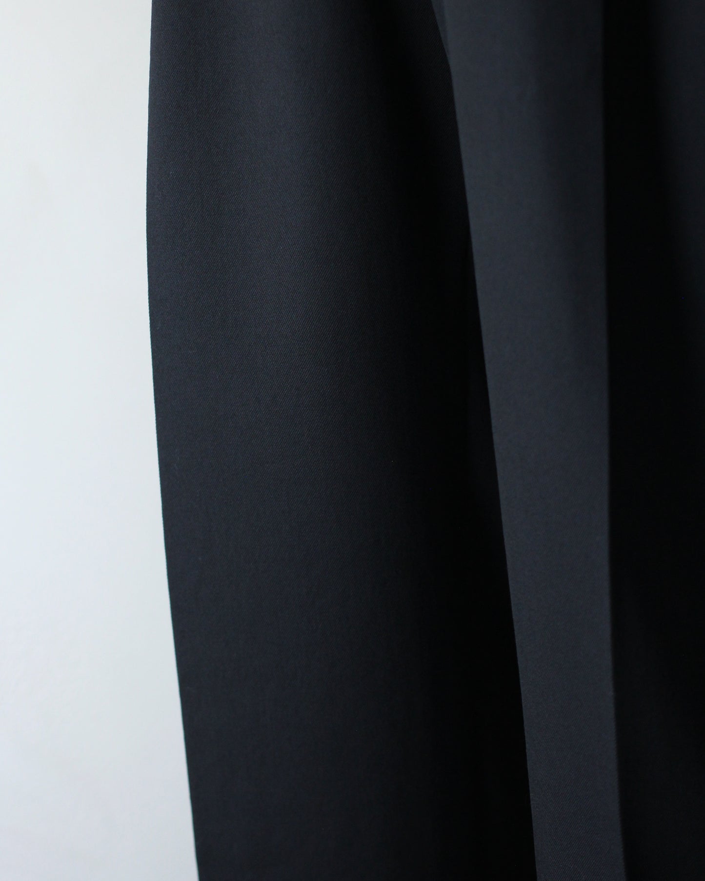 ssstein/TWO TUCK EASY TROUSERS "BLACK"