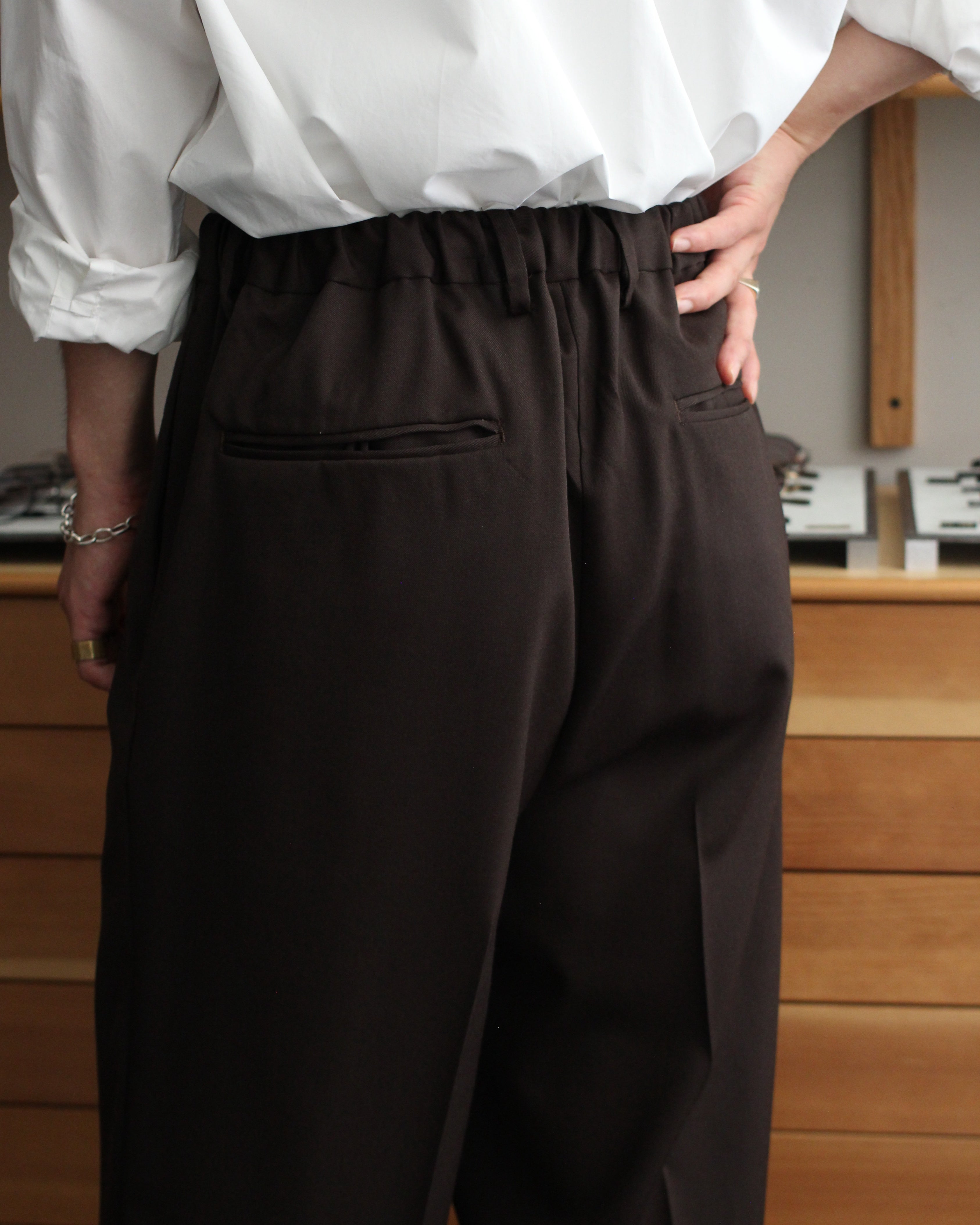 品のある生地感とシルエットで。 – feets