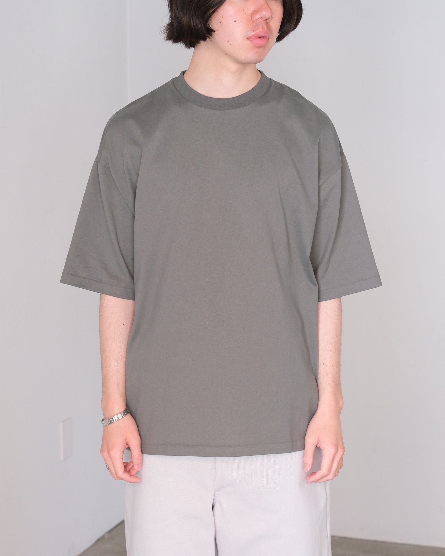 ULTERIOR/Suvin Sueded Tenjiku Tee "DARK SAGE"