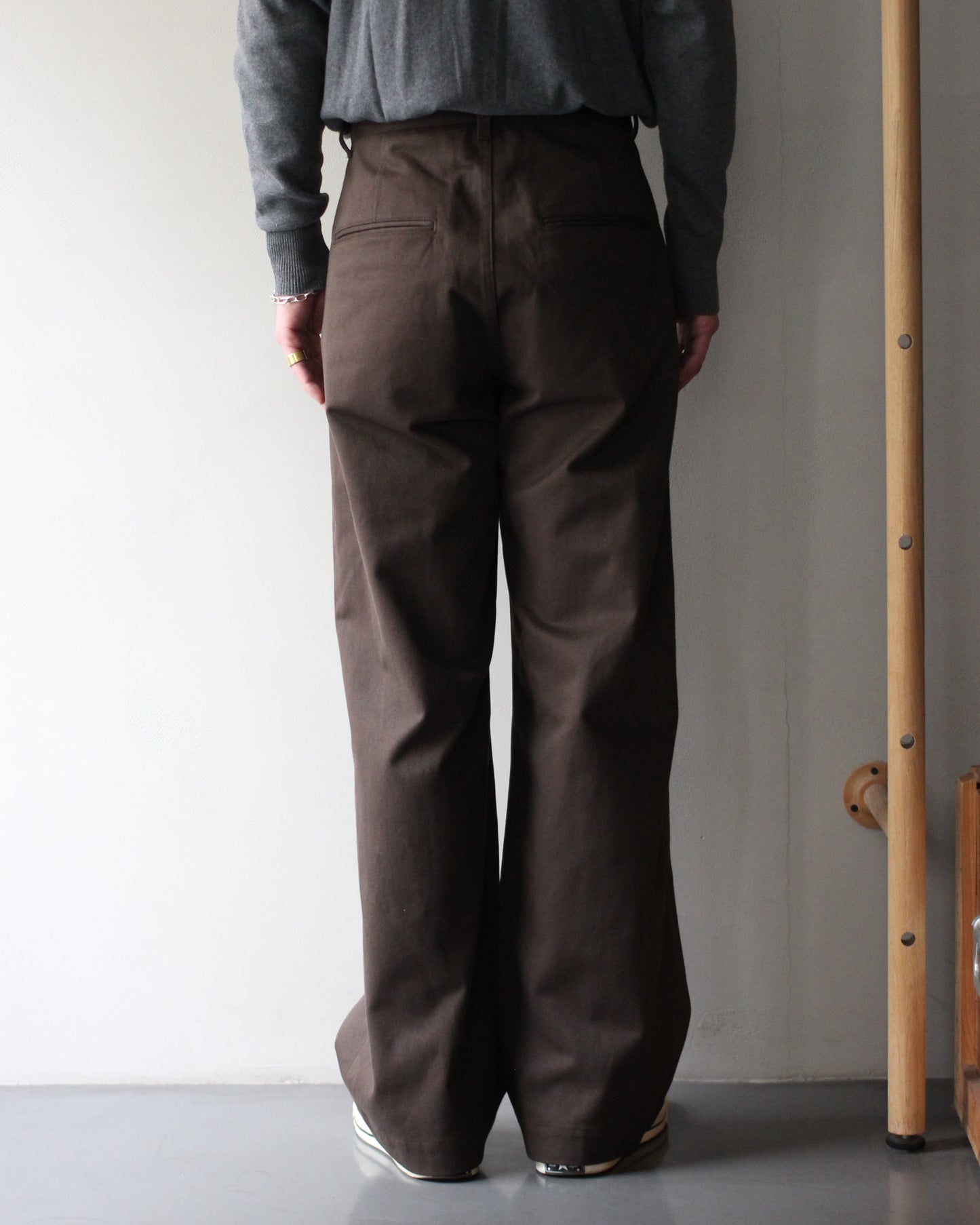 ssstein/BRUSHED CHINO ONE TUCK WIDE PANTS "BROWN"